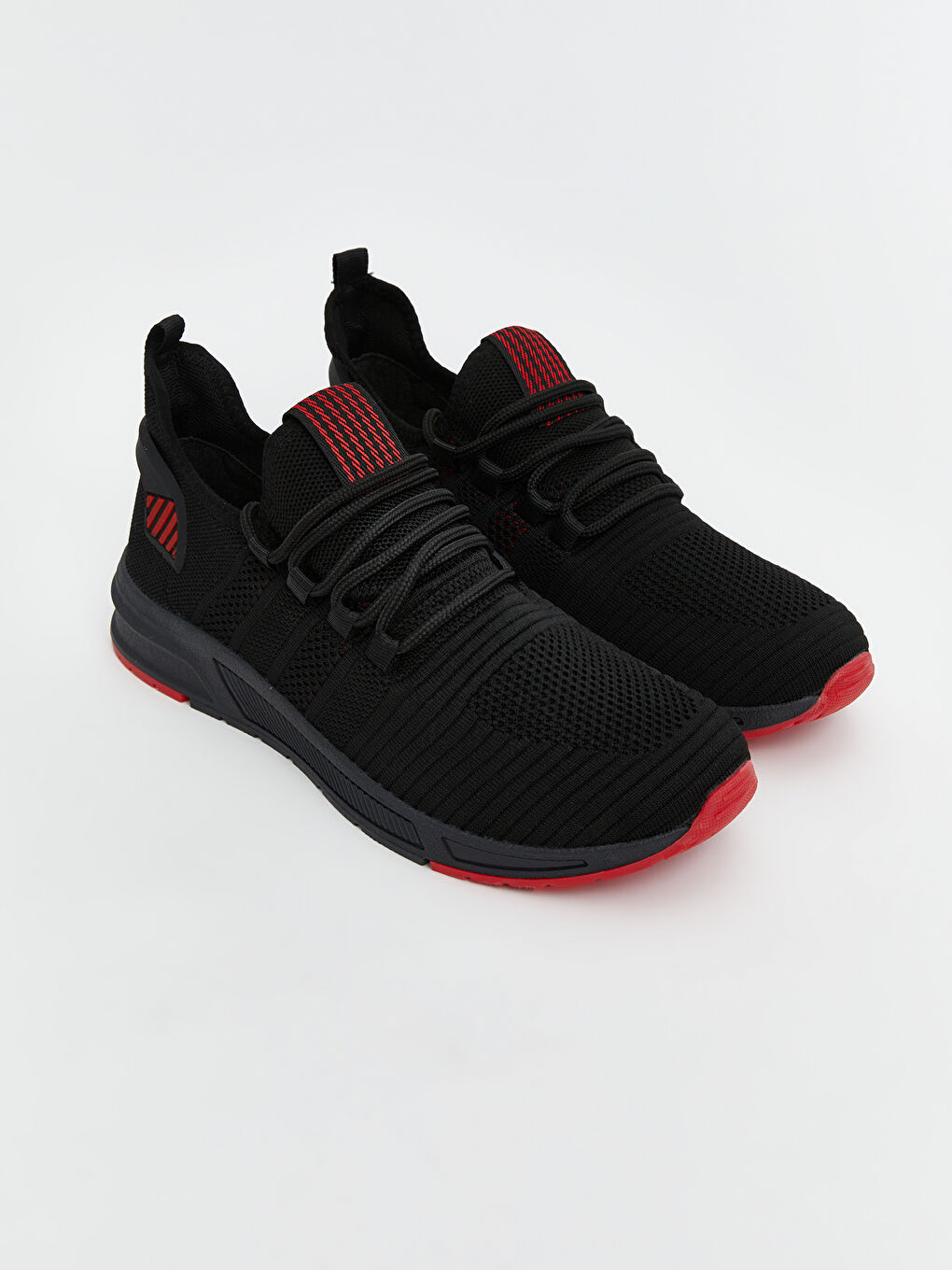 Чоловічі кросівки на шнурках з деталями з сітки