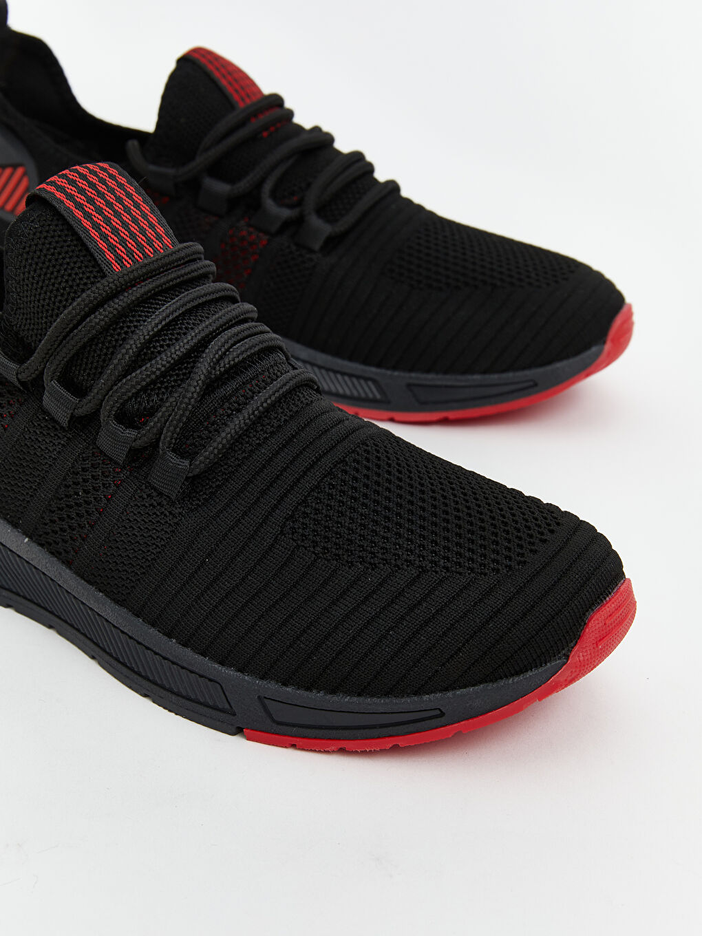 Чоловічі кросівки на шнурках з деталями з сітки-2