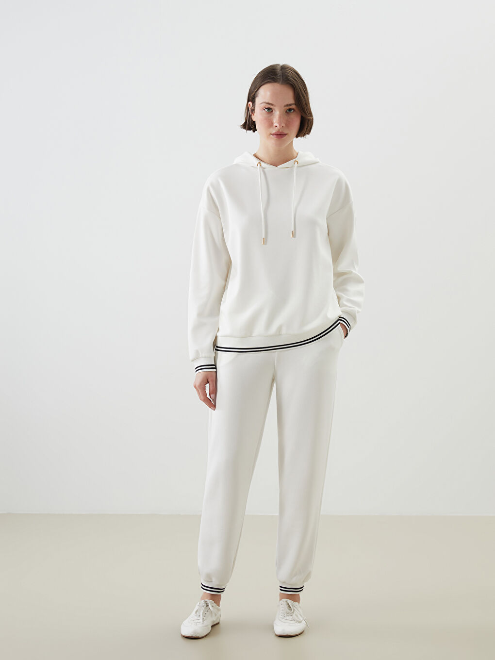 LCWAIKIKI Classic Ekru Oversize Kadın Hoodie - 1
