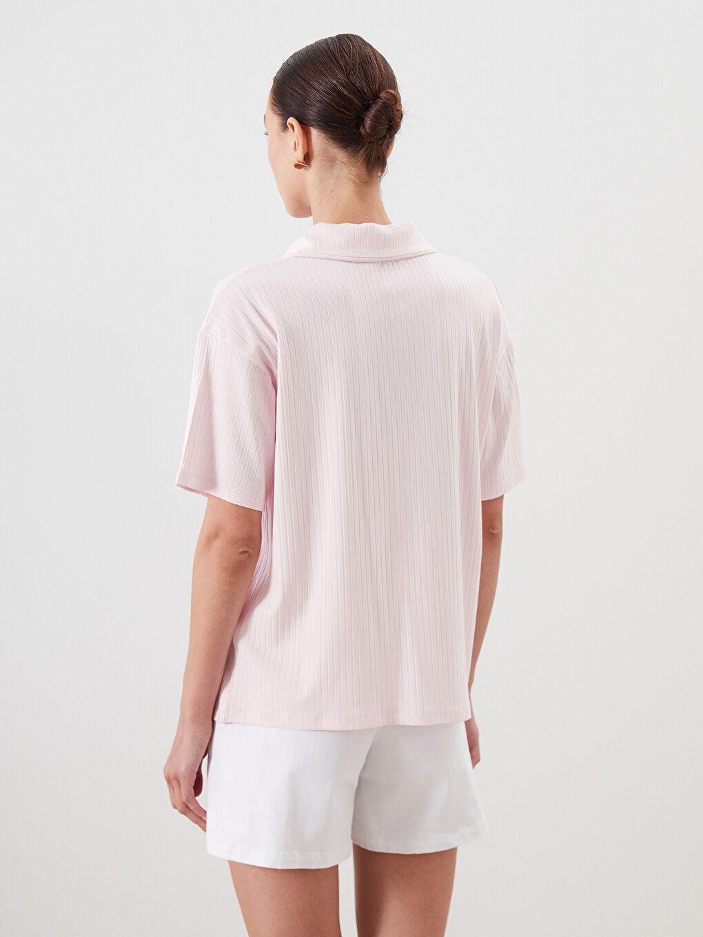 Pembe Polo Yaka Dokulu Kadın Tişört-3