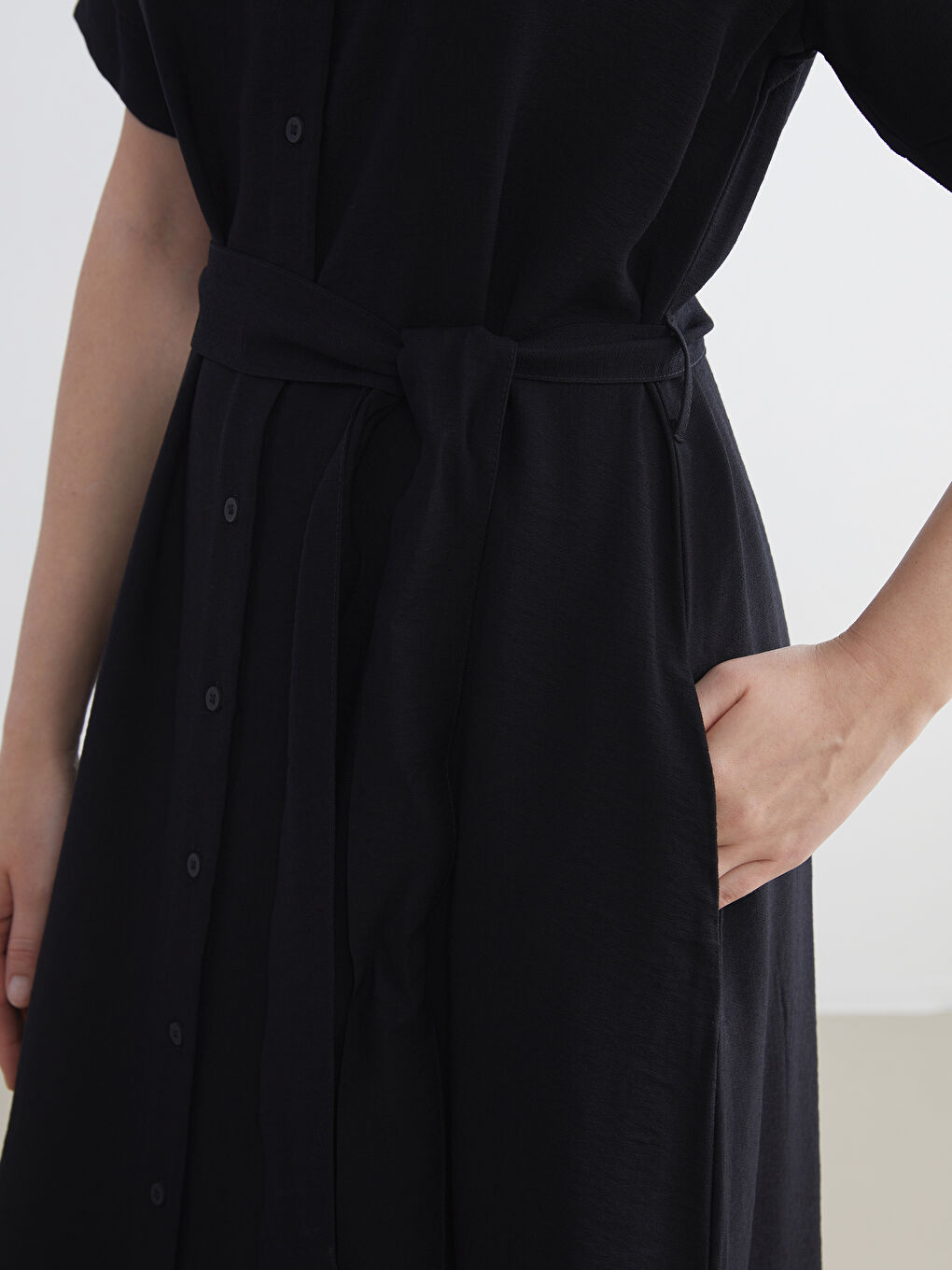 Siyah Beli Kuşaklı Gömlek Elbise-2