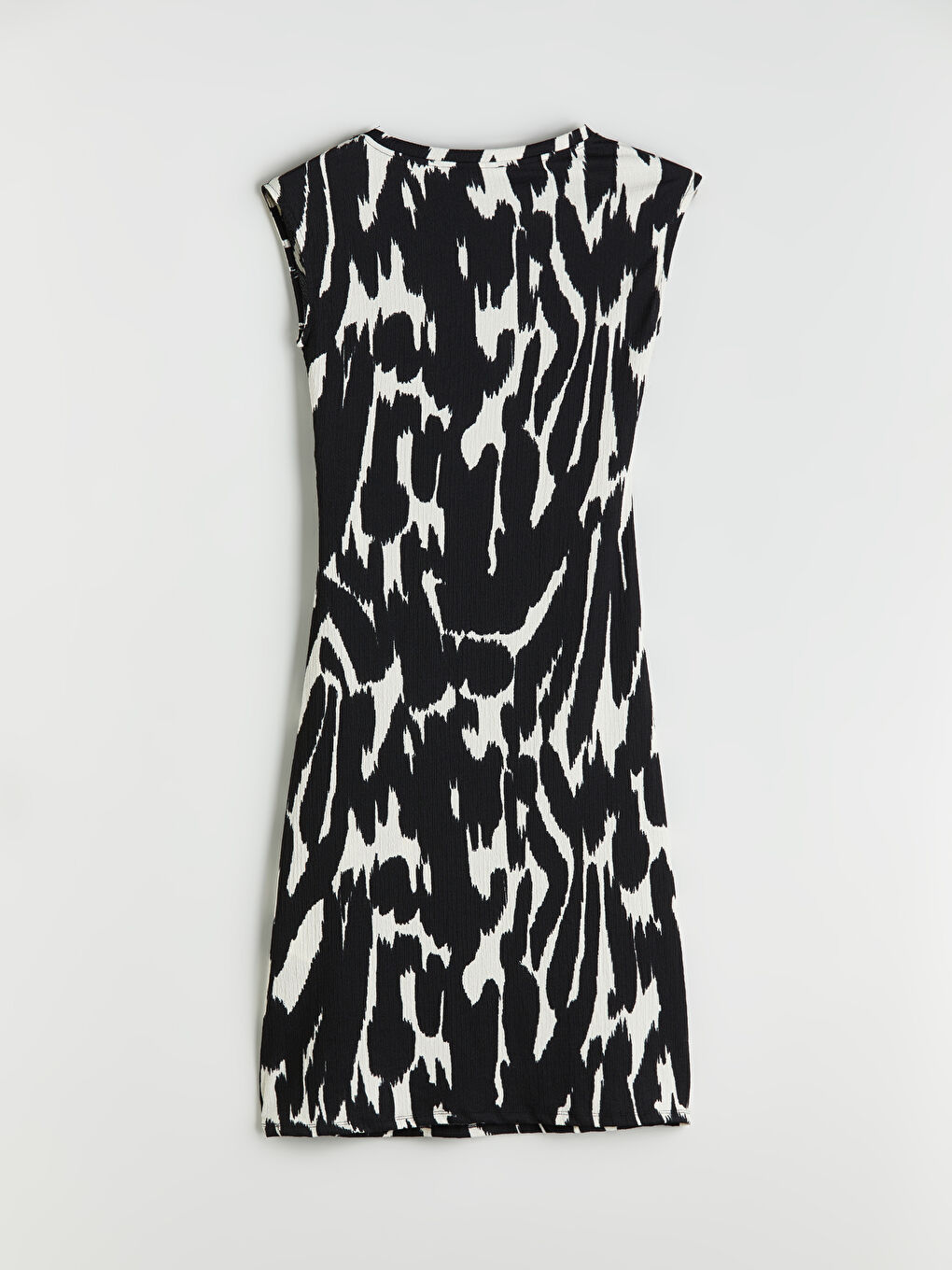 Siyah Bisiklet Yaka Desenli Büzgülü Elbise-5