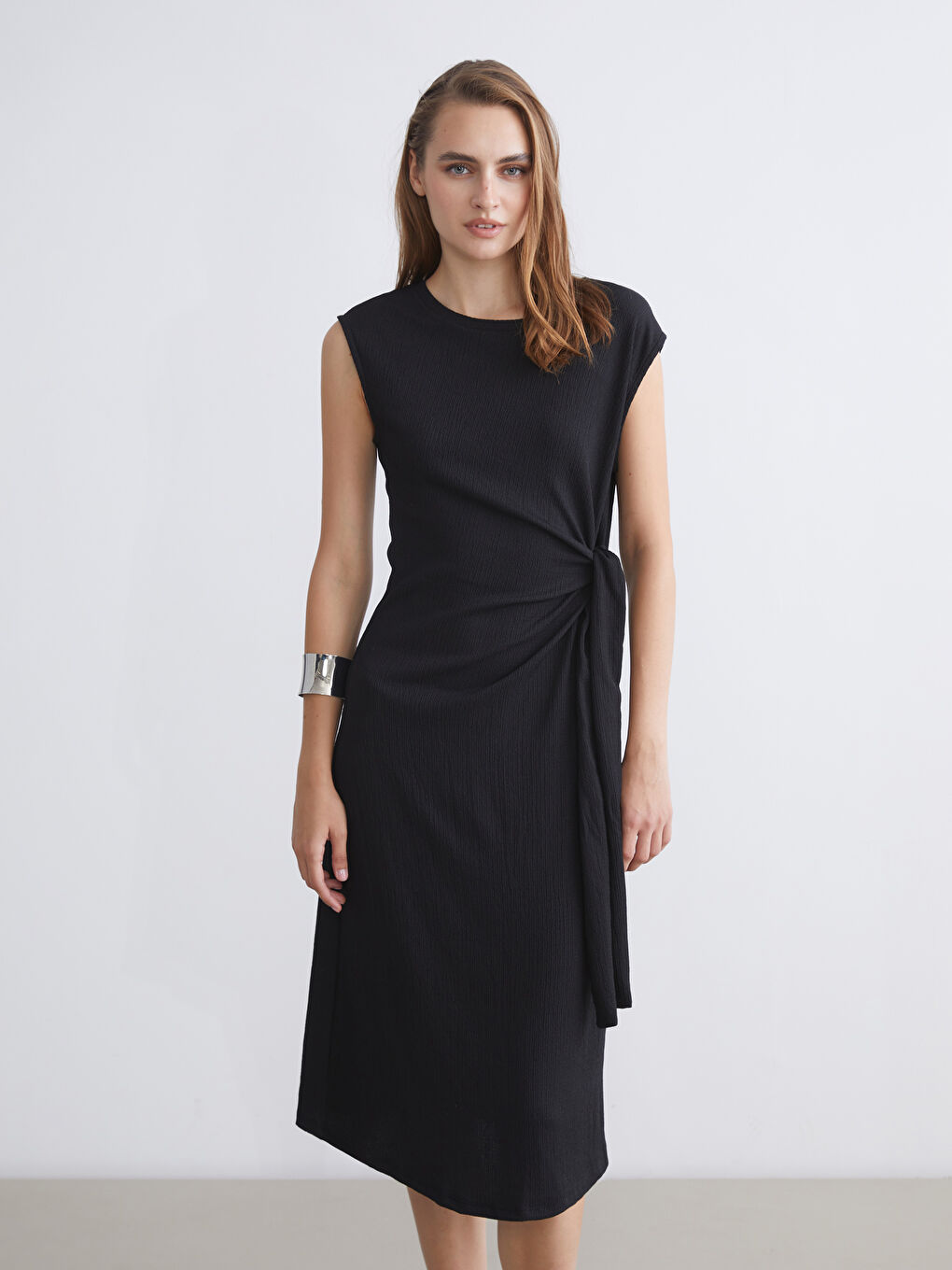 Сукня з круглим вирізом та драпіруванням-1