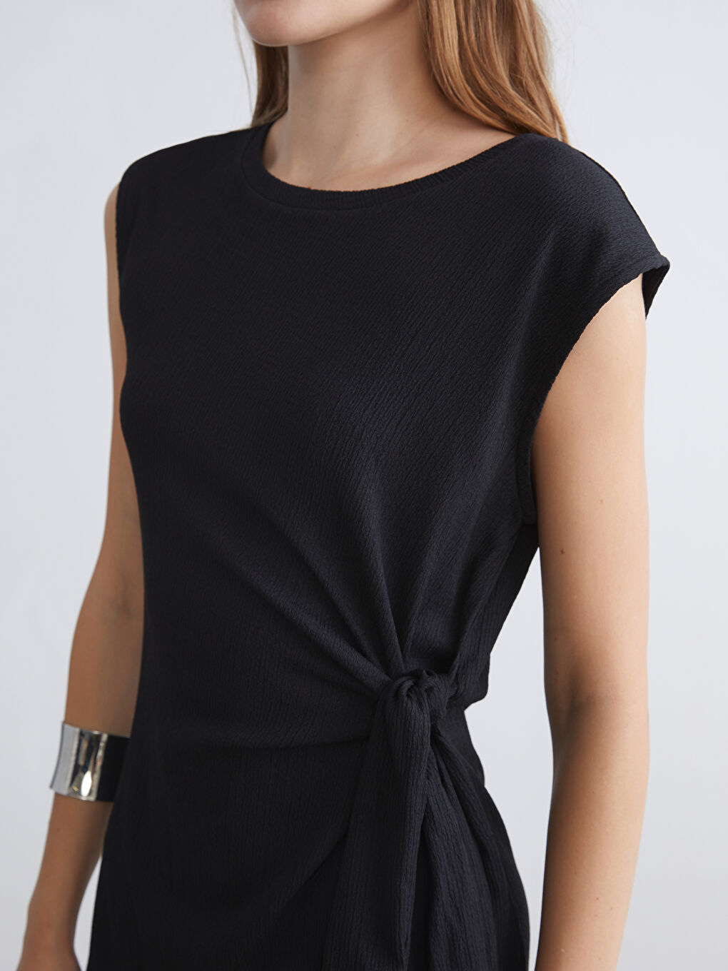 Сукня з круглим вирізом та драпіруванням-2