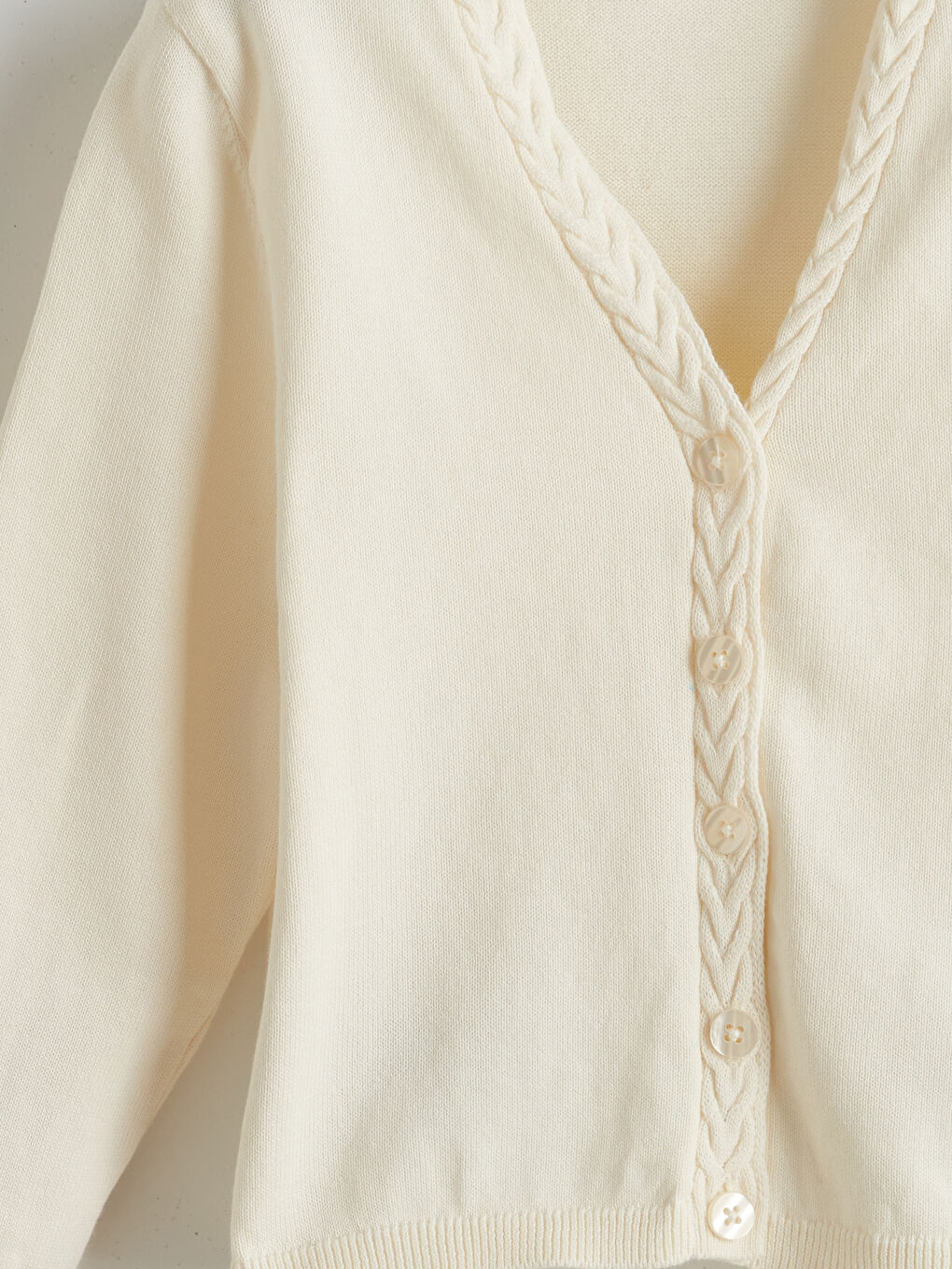 Ekru V Yaka Pamuklu Kız Çocuk Hırka-2