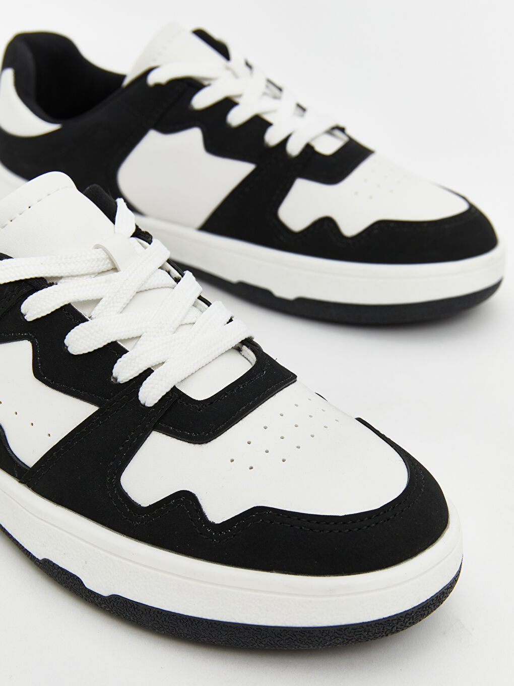 Siyah Bağcıklı Kadın Spor Ayakkabı-2