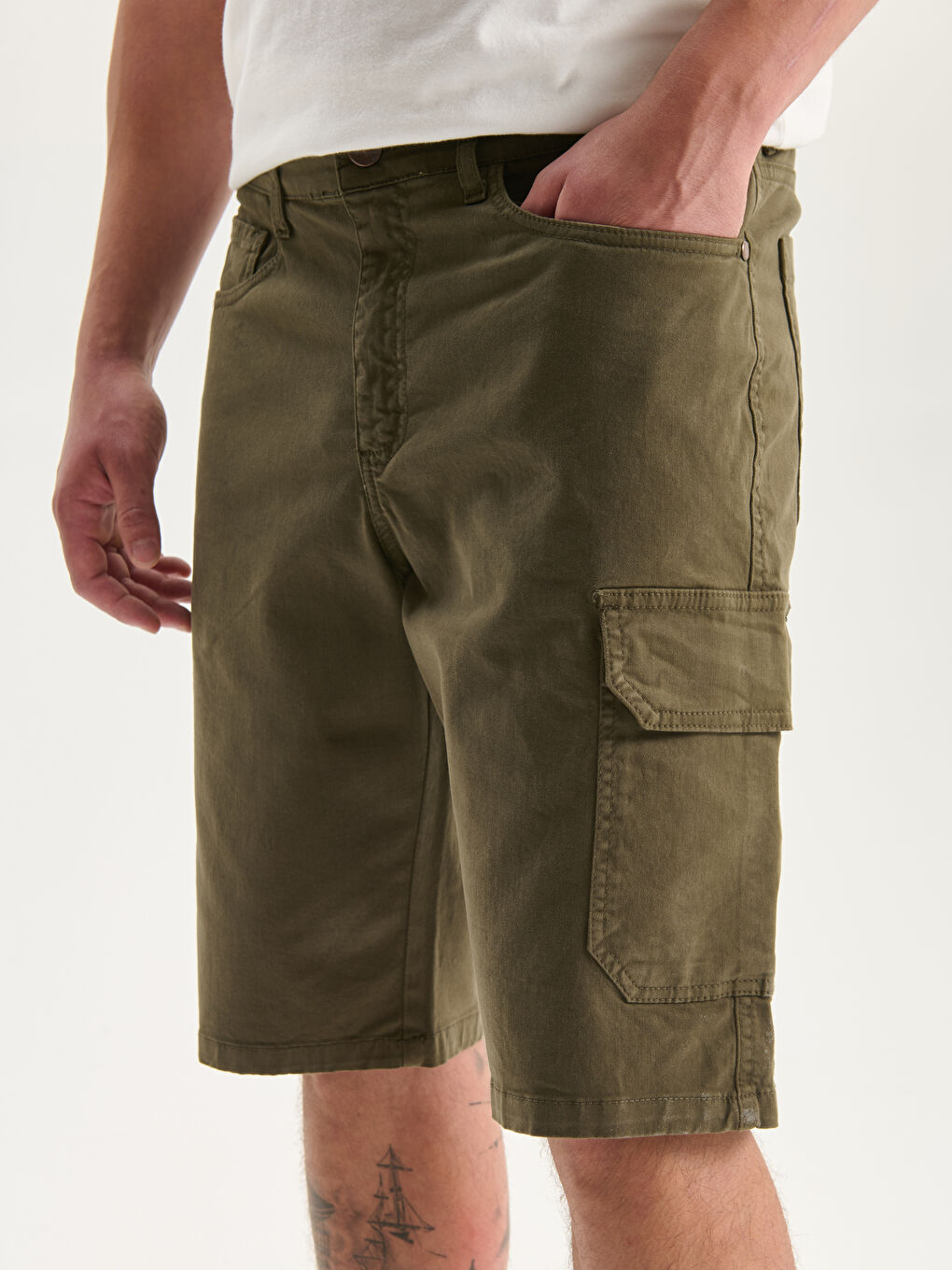 Shorts pour Hommes en Gabardine à Coupe Régulière-2