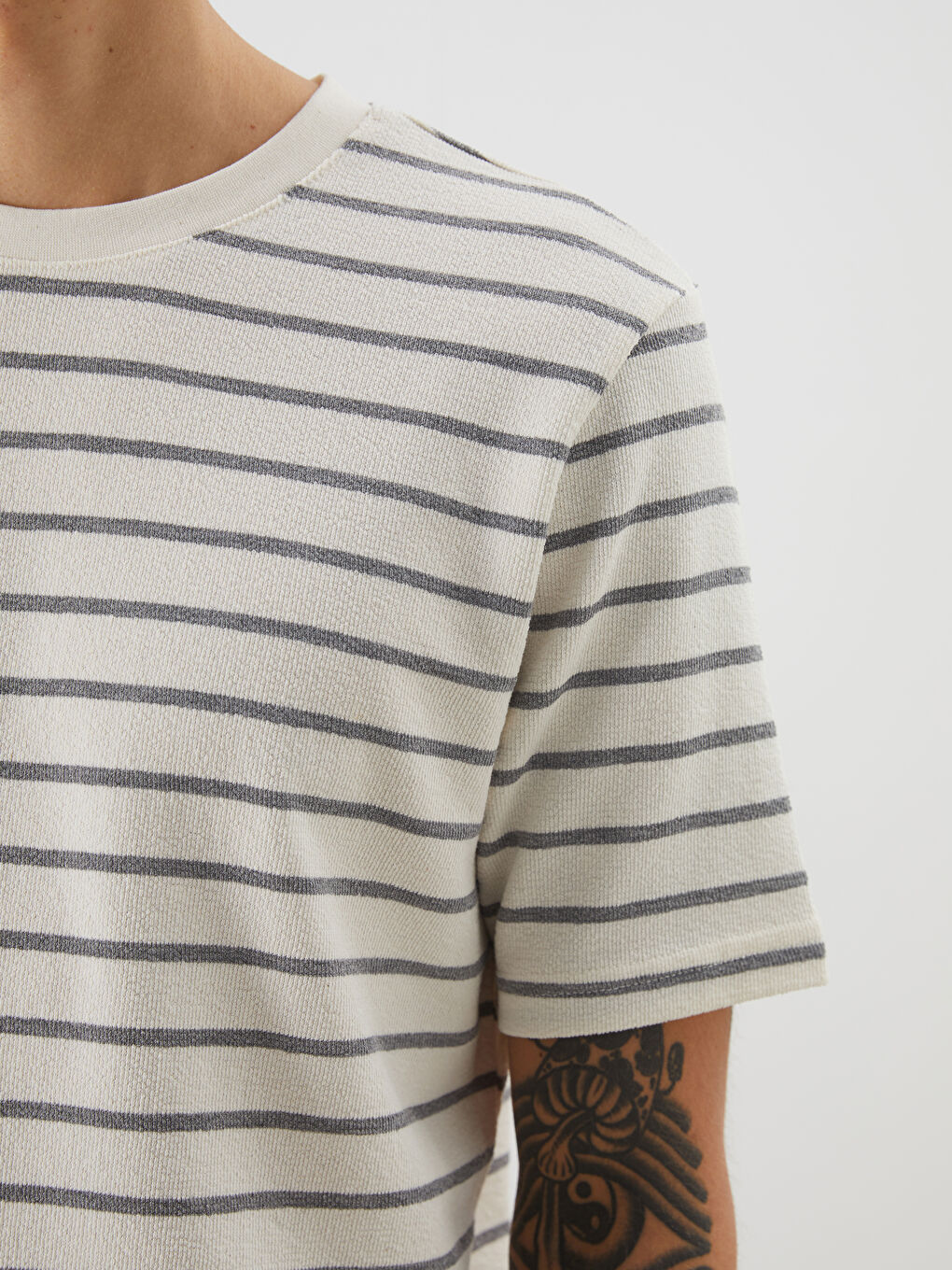 Crew Neck Short Sleeve Striped Men's T-Shirt -S5NS07Z8-LE0