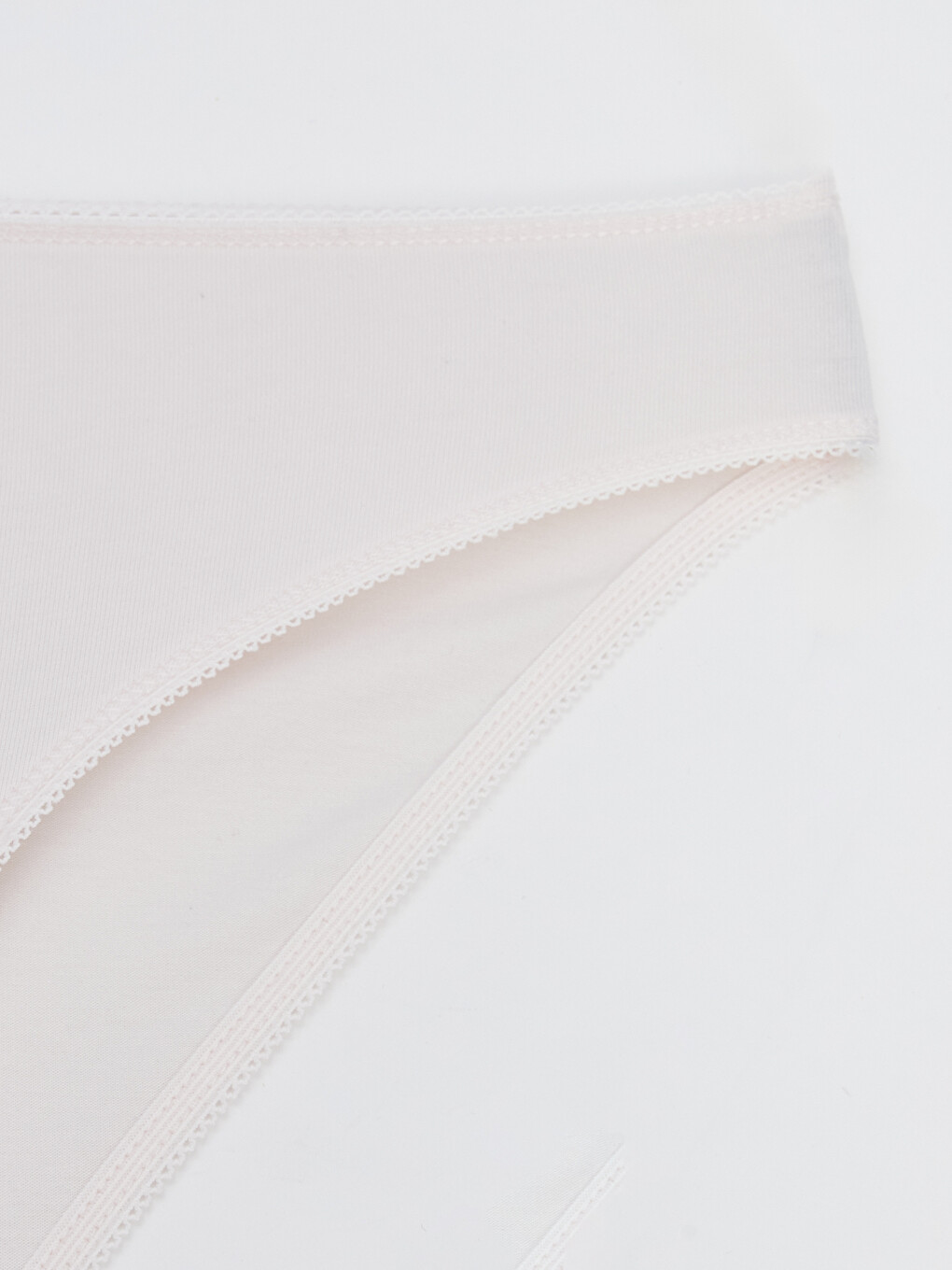 Beyaz Fiyonk Detaylı Bikini Külot-2
