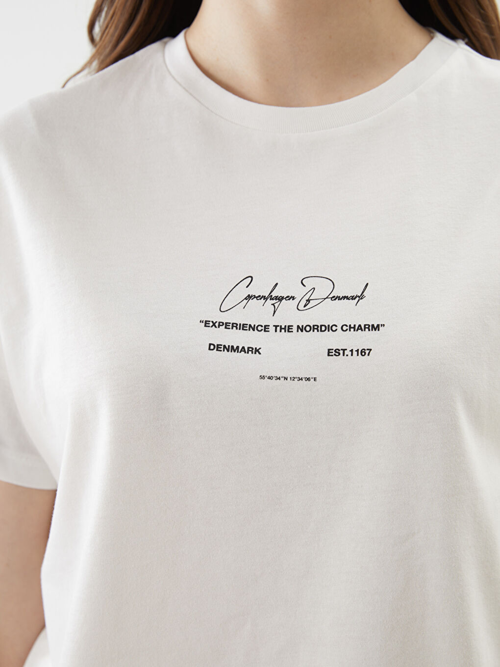 Ekru Bisiklet Yaka Baskılı Kadın Tişört-2