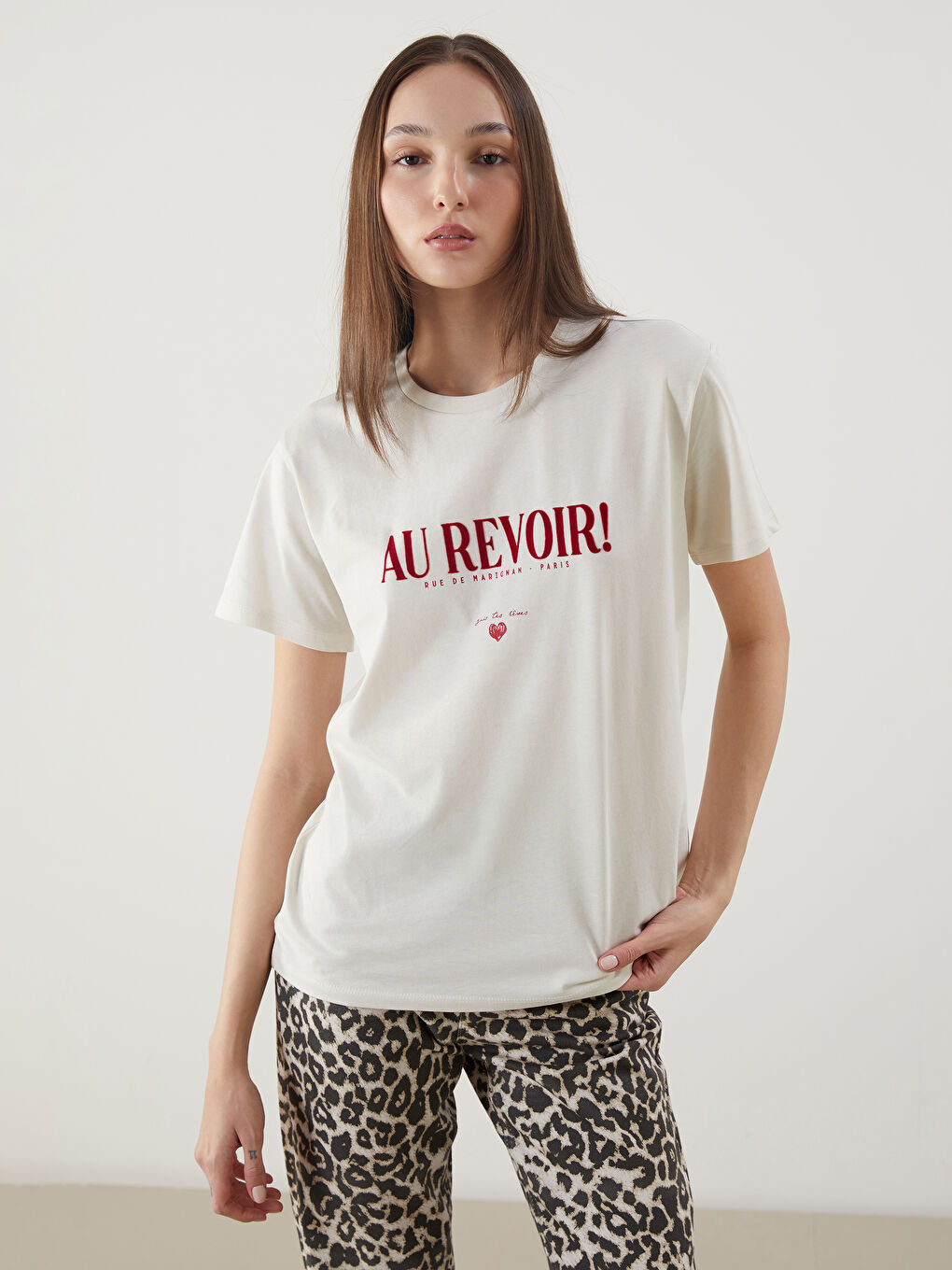 Bej Yazı Baskılı Pamuklu Kadın Tişört