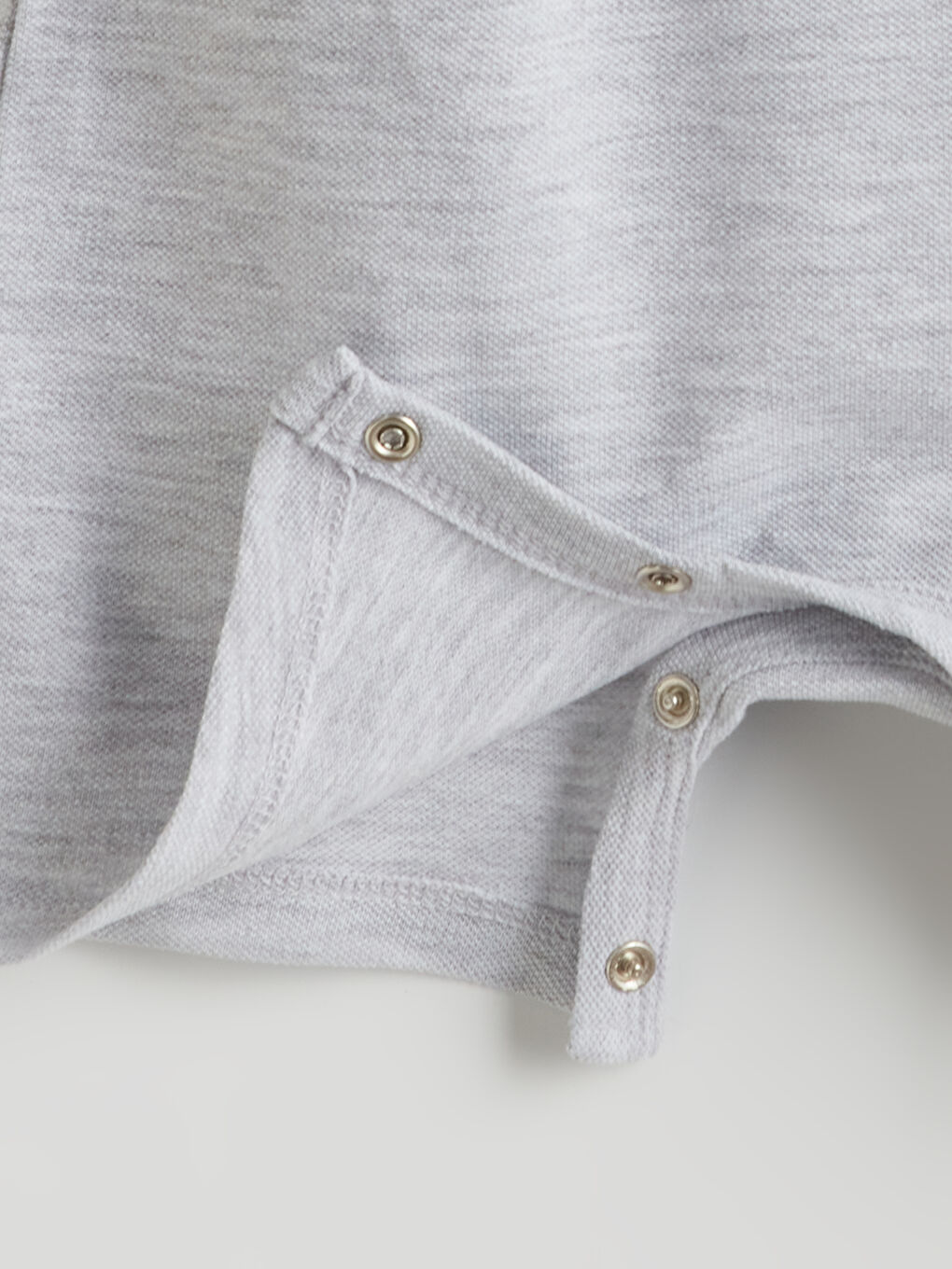 Beyaz Düğmeli Erkek Bebek Tulum-2