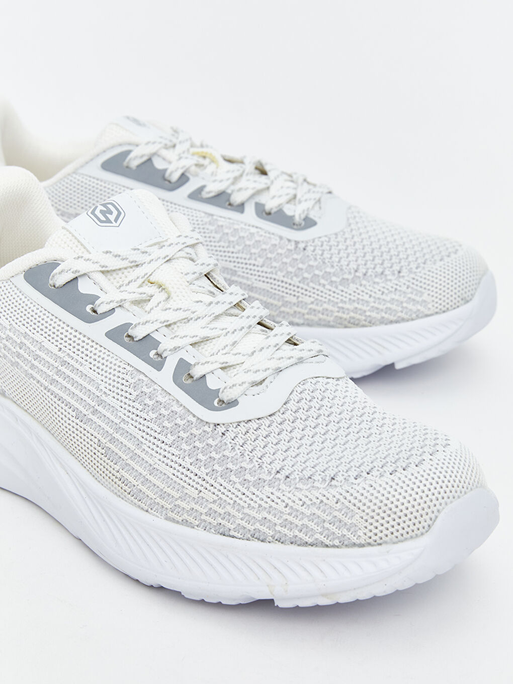 Beyaz Bağcıklı File Detaylı Kadın Spor Ayakkabı-2