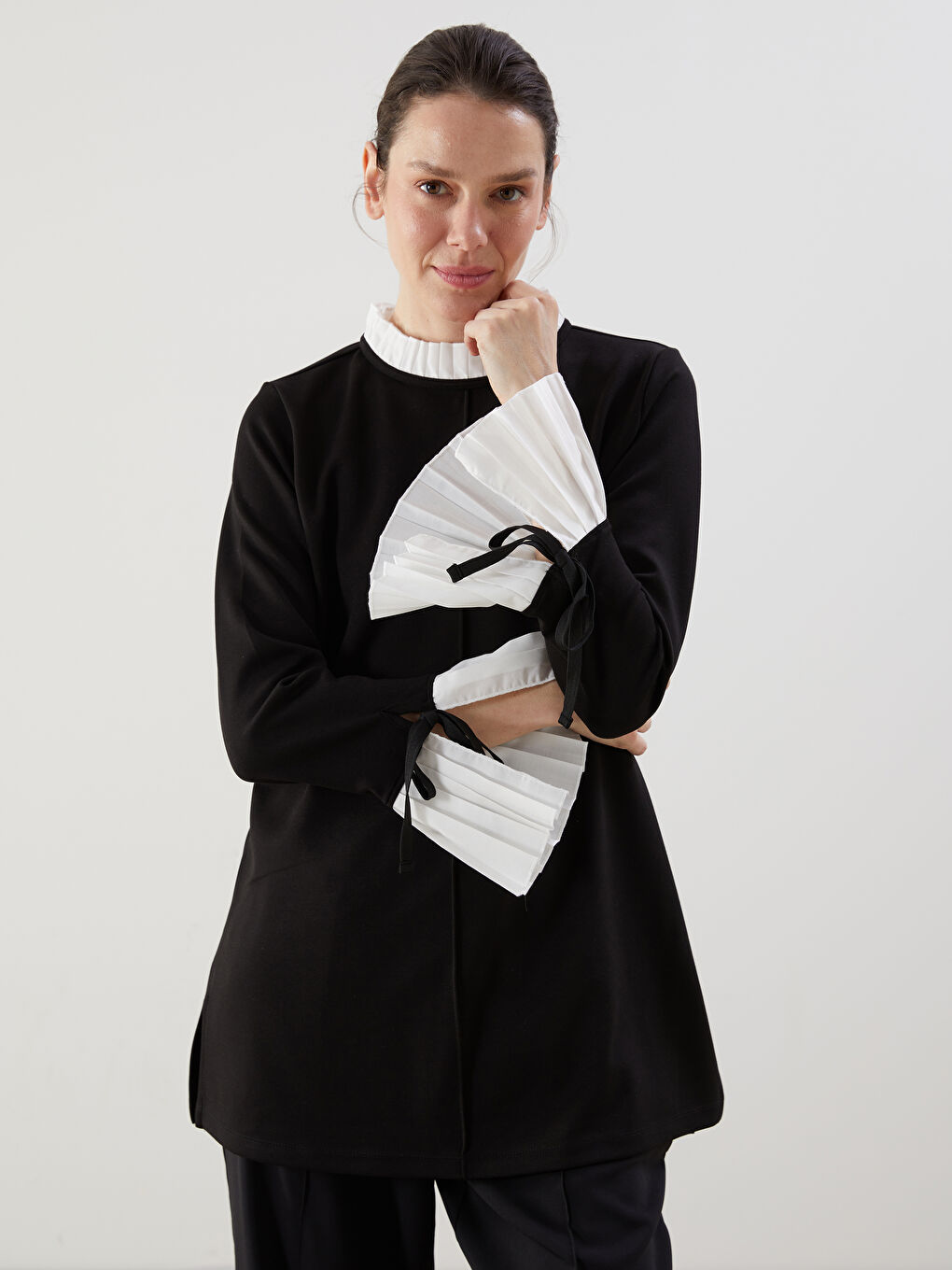 Siyah Pileli Kontrast Detaylı Kadın Tunik