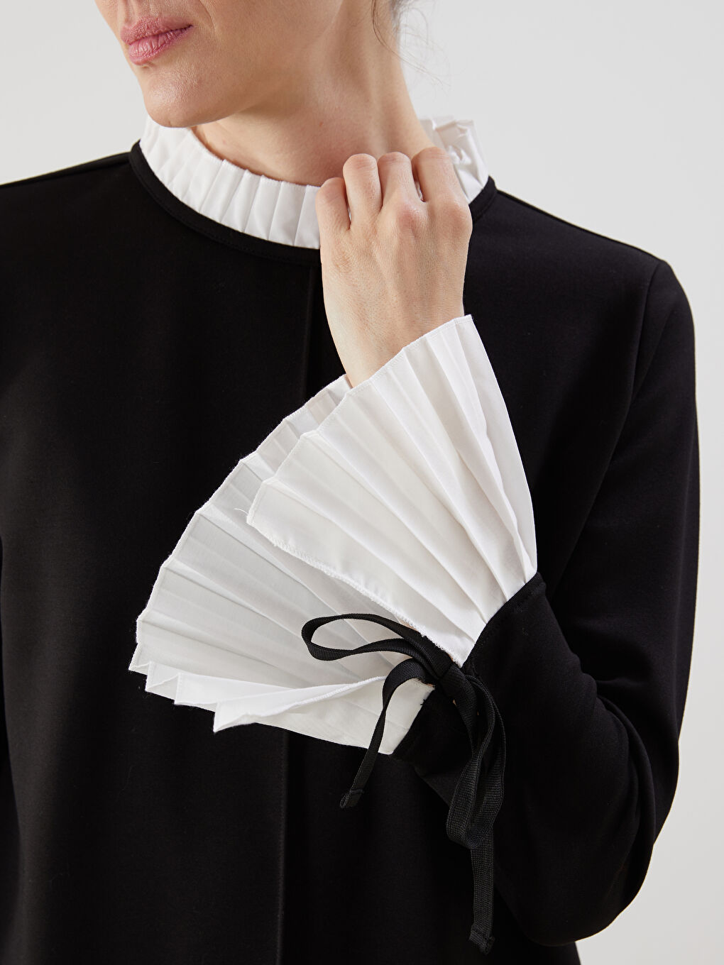 Siyah Pileli Kontrast Detaylı Kadın Tunik-2