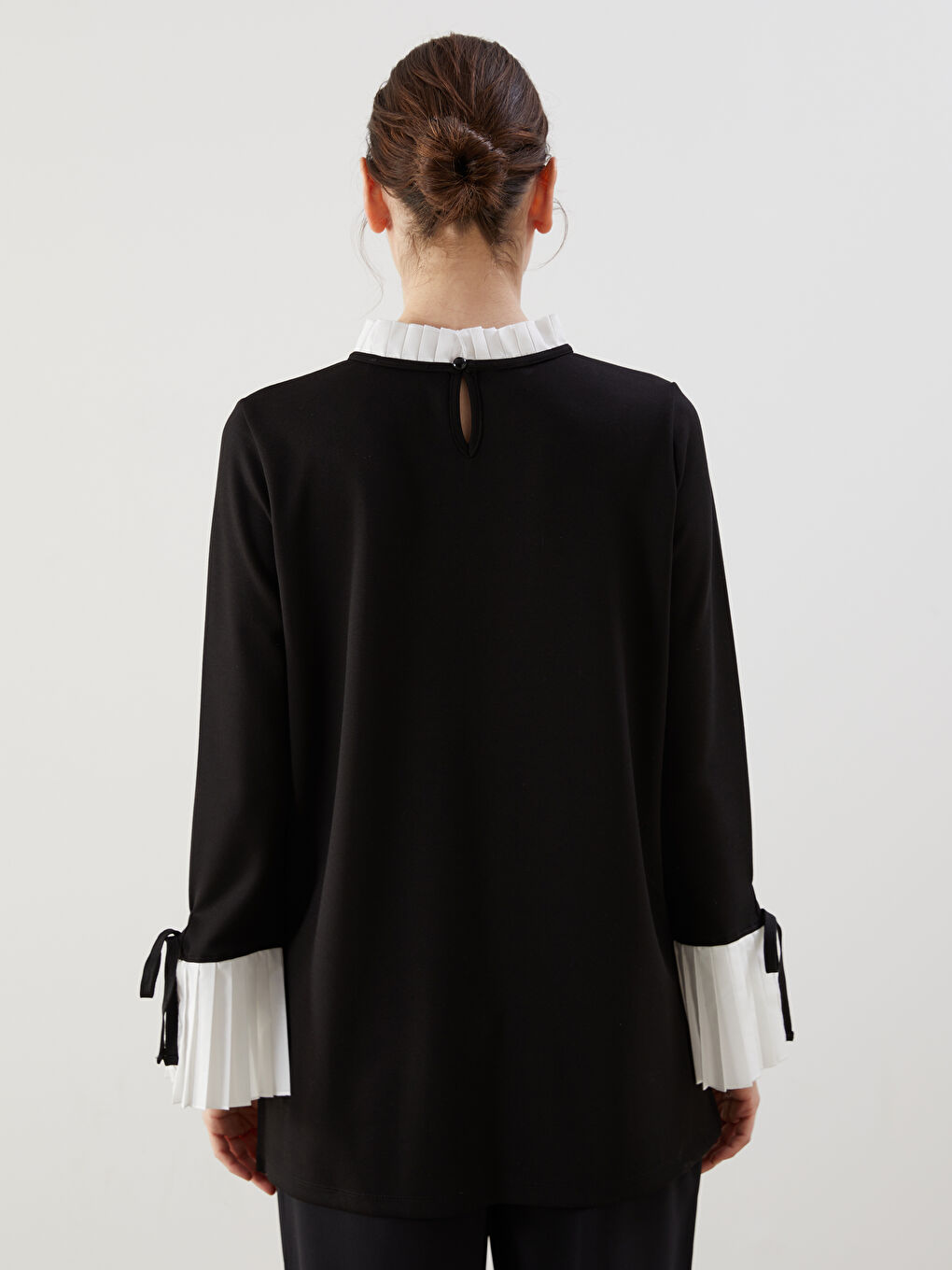 Siyah Pileli Kontrast Detaylı Kadın Tunik-3