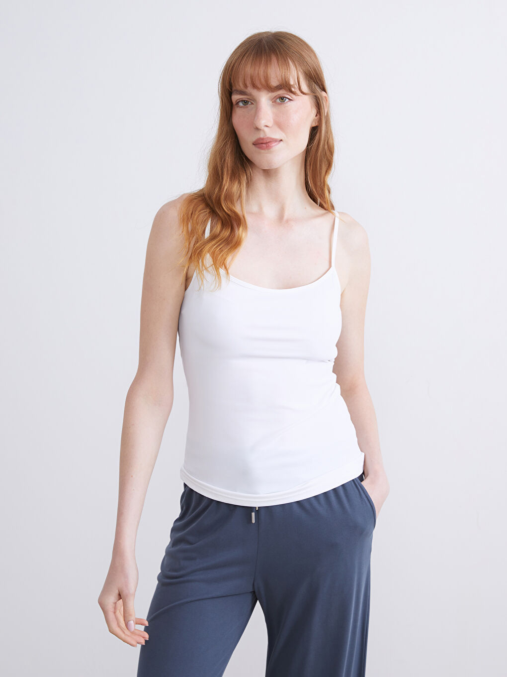 Beyaz Kare Yaka Kadın Atlet-1