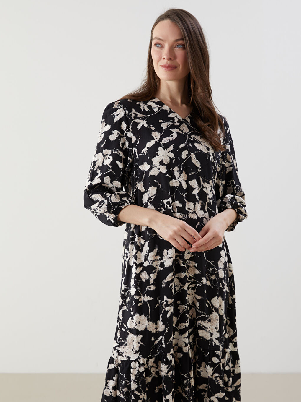 Siyah V Yaka Çiçekli A Kesim Elbise-1