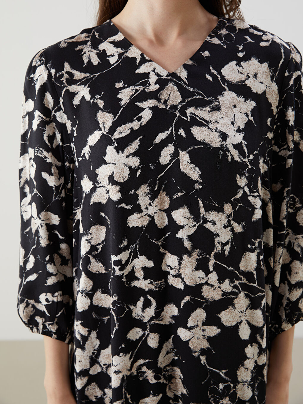 Siyah V Yaka Çiçekli A Kesim Elbise-2