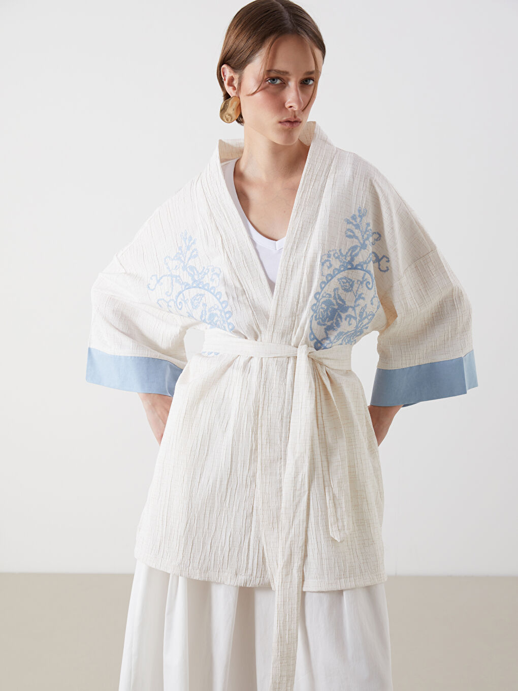 LCWAIKIKI Classic Shawl Collar Embroidered Women's Kimono -S5NY69Z8-FEW
