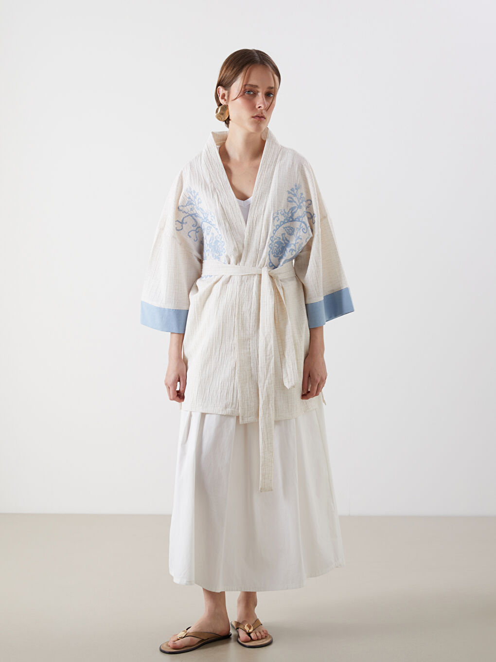 LCWAIKIKI Classic Shawl Collar Embroidered Women's Kimono -S5NY69Z8-FEW