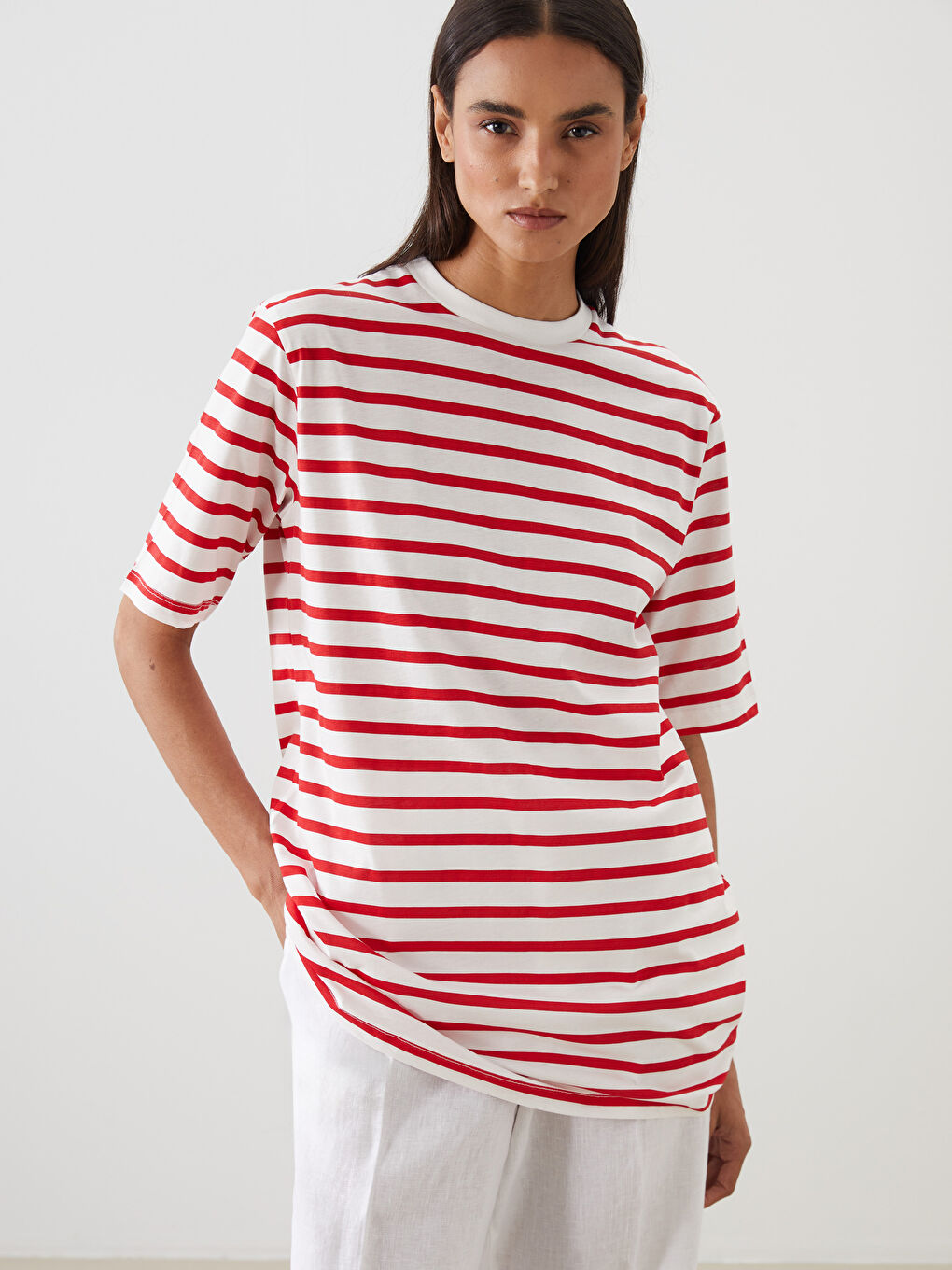 Kırmızı Bisiklet Yaka Çizgili Kadın Tişört