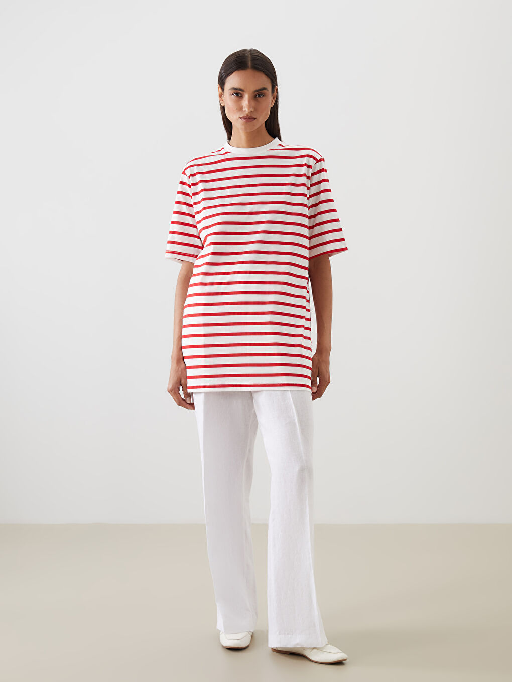 Kırmızı Bisiklet Yaka Çizgili Kadın Tişört-1