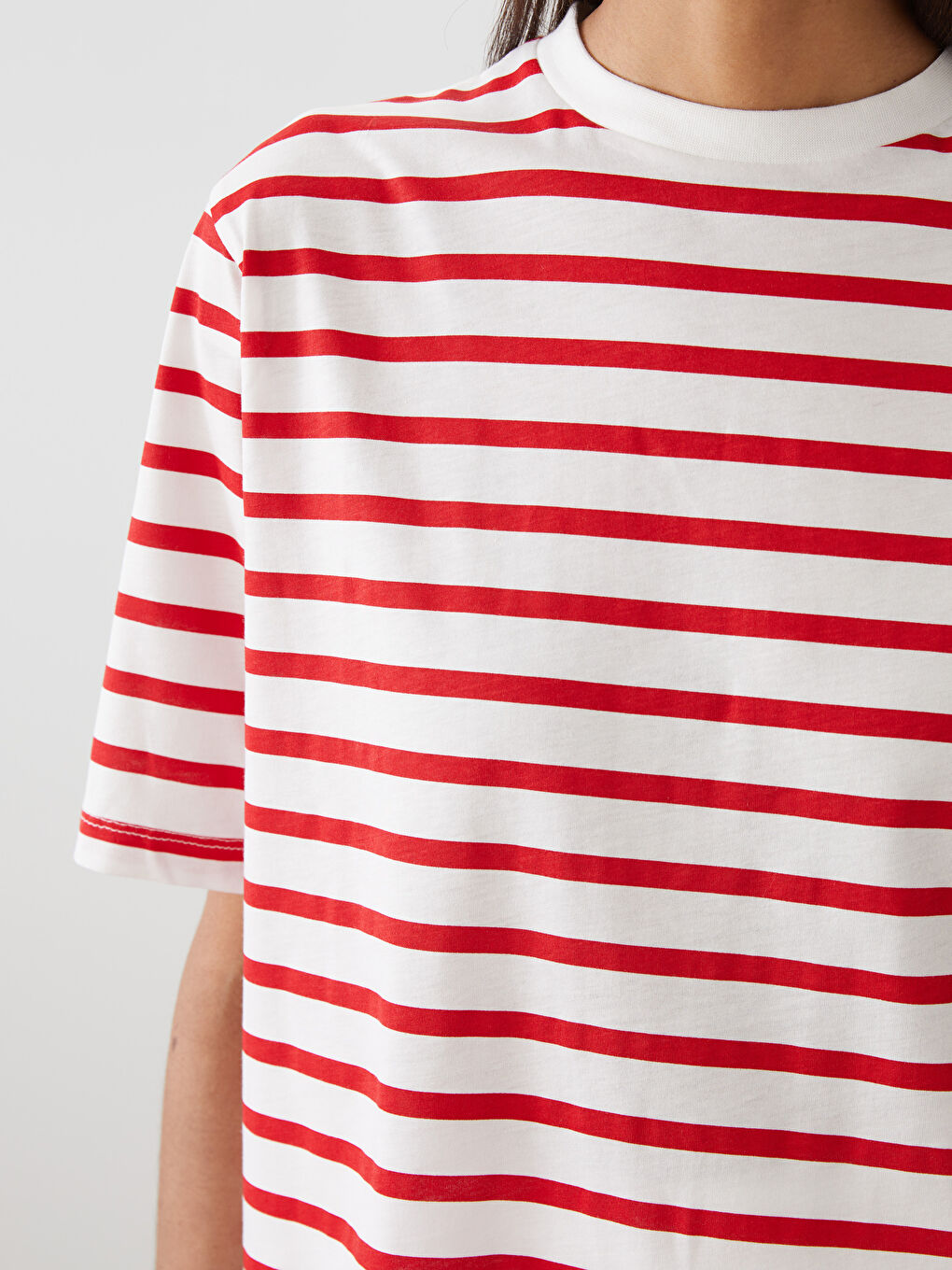 Kırmızı Bisiklet Yaka Çizgili Kadın Tişört-2