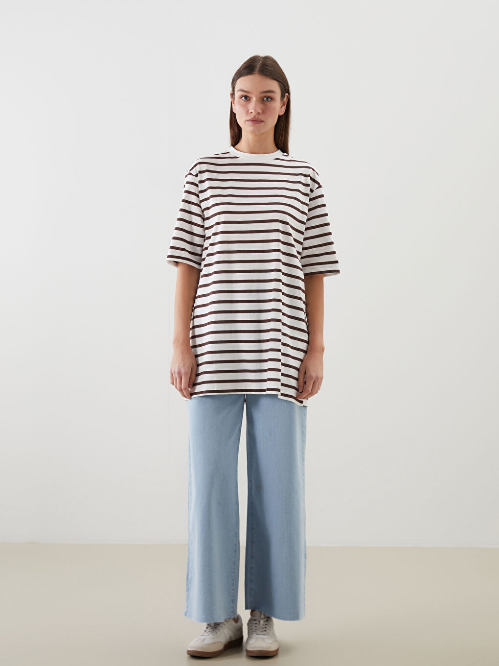 Kahverengi Bisiklet Yaka Çizgili Kadın Tişört-1