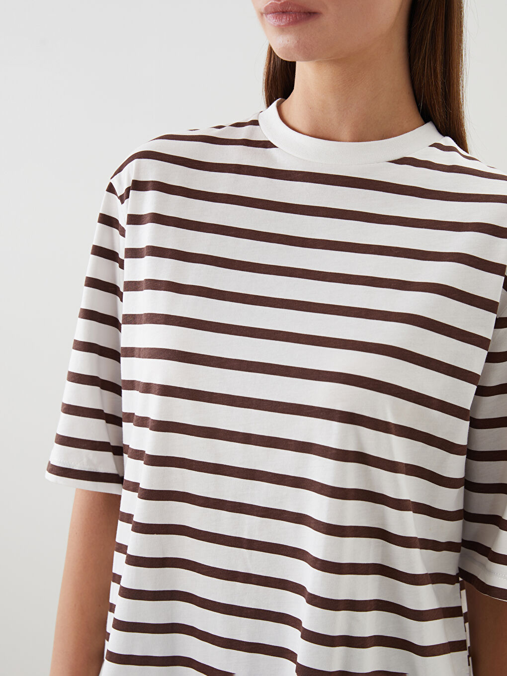 Kahverengi Bisiklet Yaka Çizgili Kadın Tişört-2