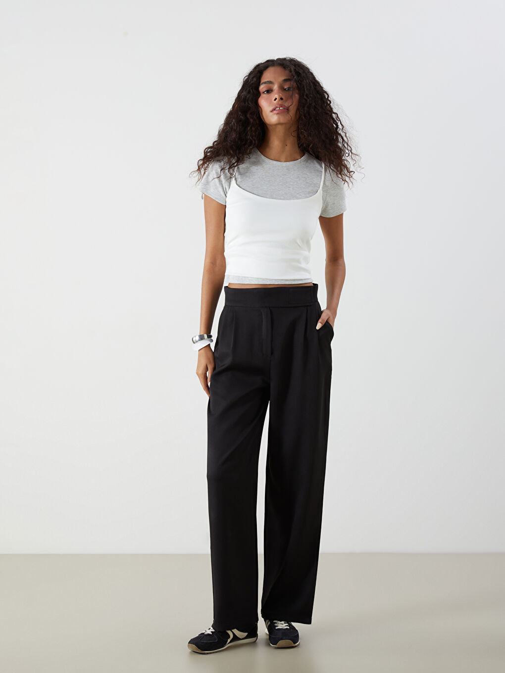 بنطلون واسع رِجل واسعة للسيدات بكسرات