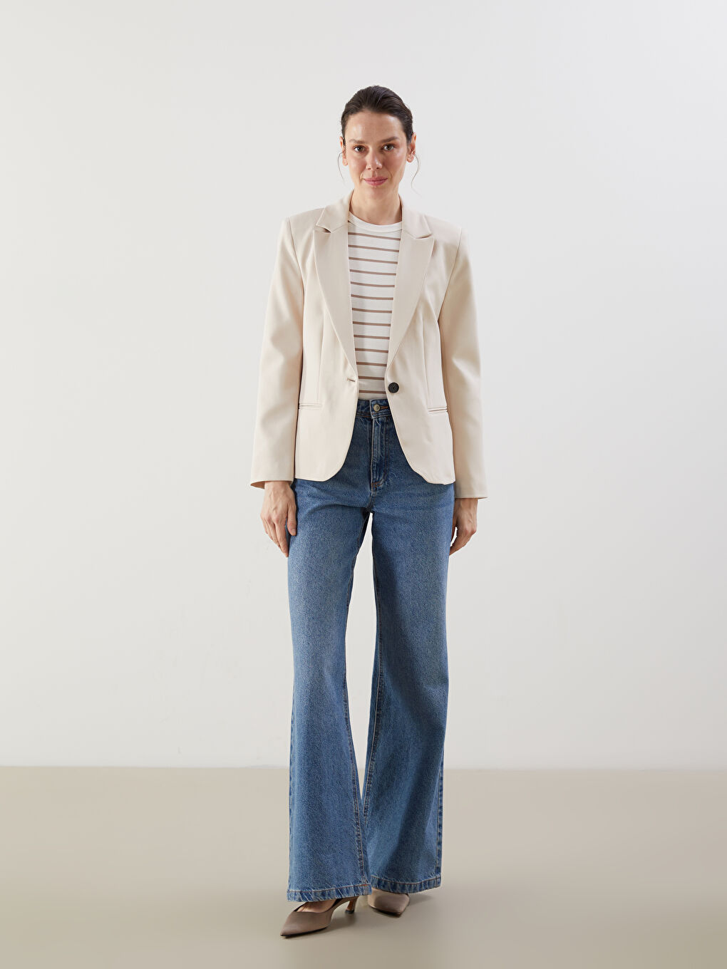 LCWAIKIKI Classic Bej Regular Fit Kadın Blazer Ceket - 1