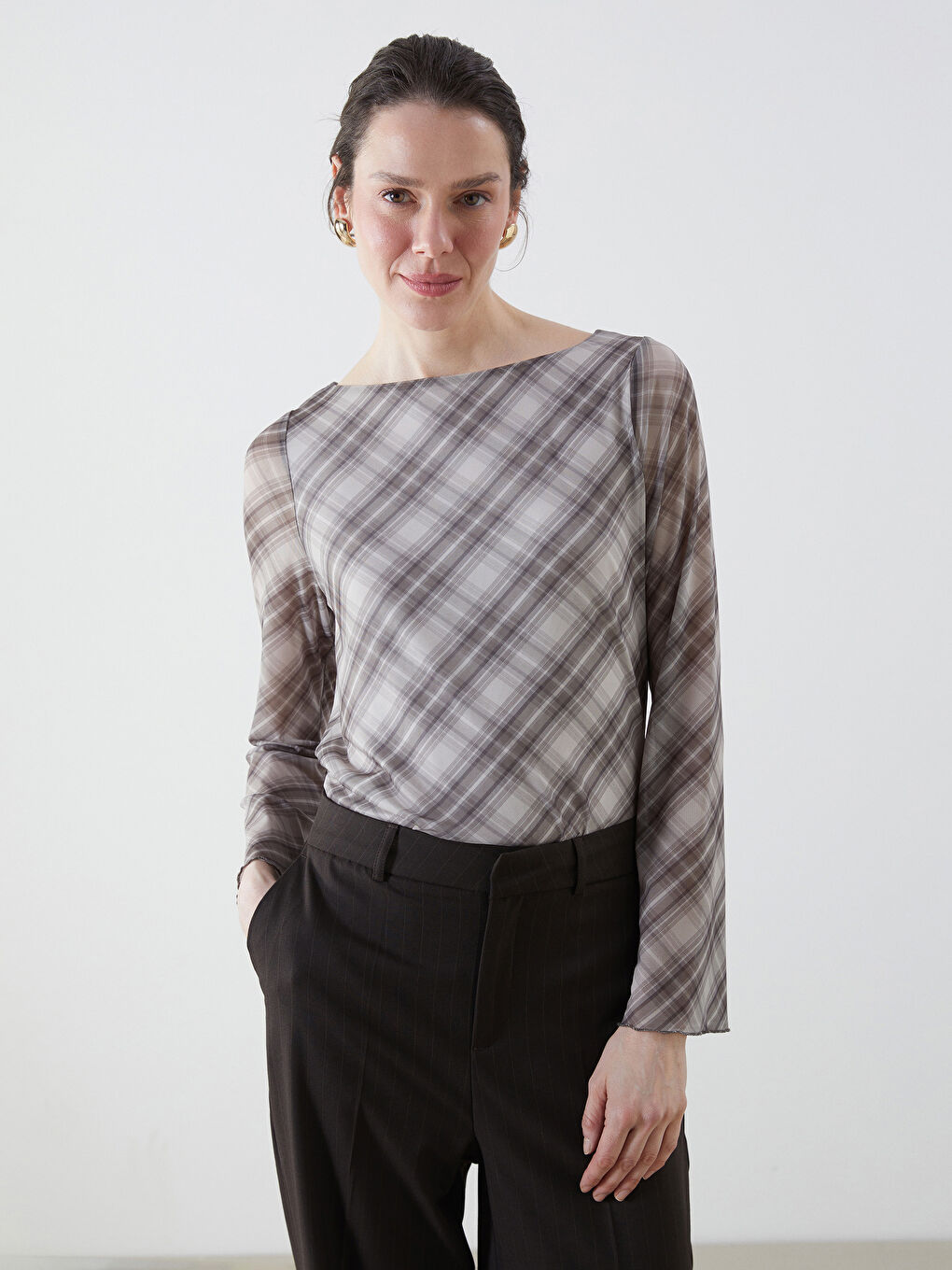 Bej Kayık Yaka Ekose Kadın Bluz