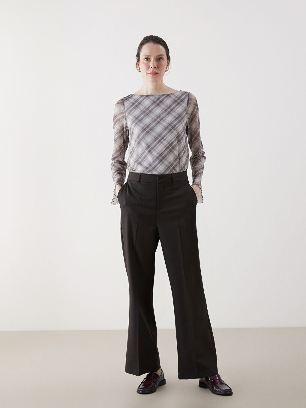 Bej Kayık Yaka Ekose Kadın Bluz-1