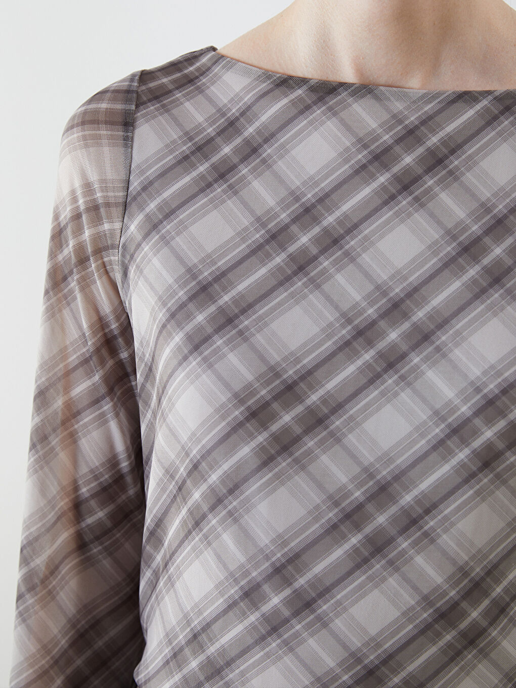 Bej Kayık Yaka Ekose Kadın Bluz-2