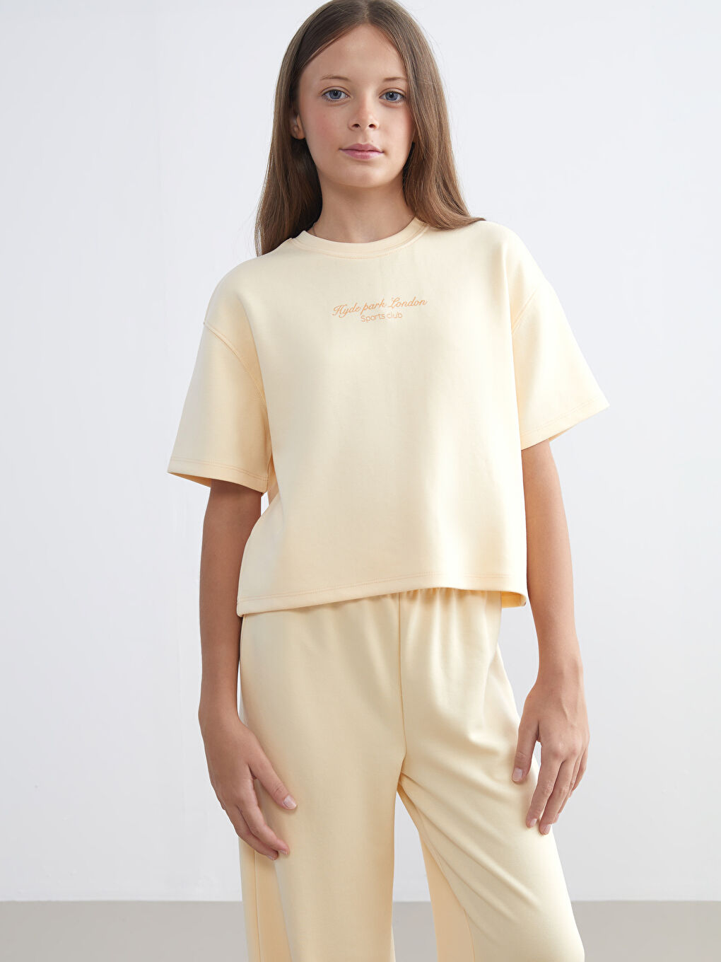 تي شيرت وبنطلون رياضي للبنات بياقة دائرية ملمس ناعم-1