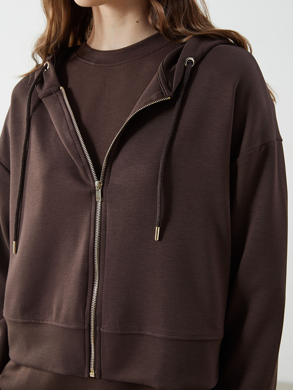 Kahverengi Kapüşonlu Crop Kadın Fermuarlı Sweatshirt-2