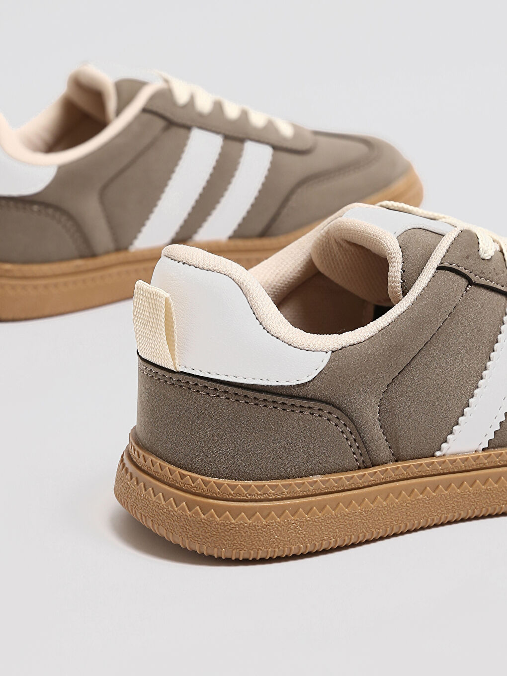 پێڵاوی ڕاهێنەران قەیتان بۆ کچان-2