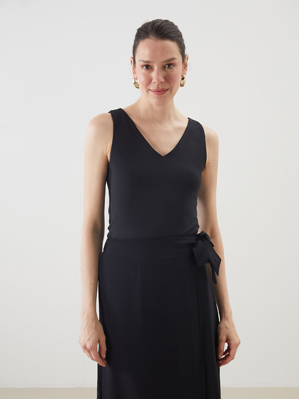 Siyah V Yaka Kadın Atlet