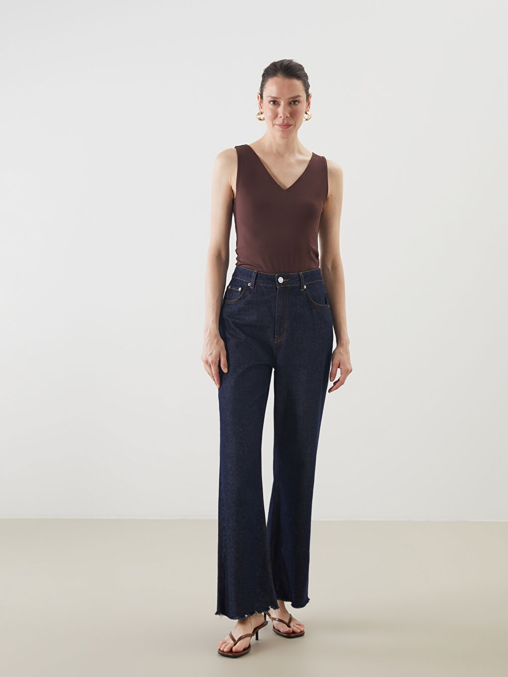 Kahverengi V Yaka Kadın Atlet-1