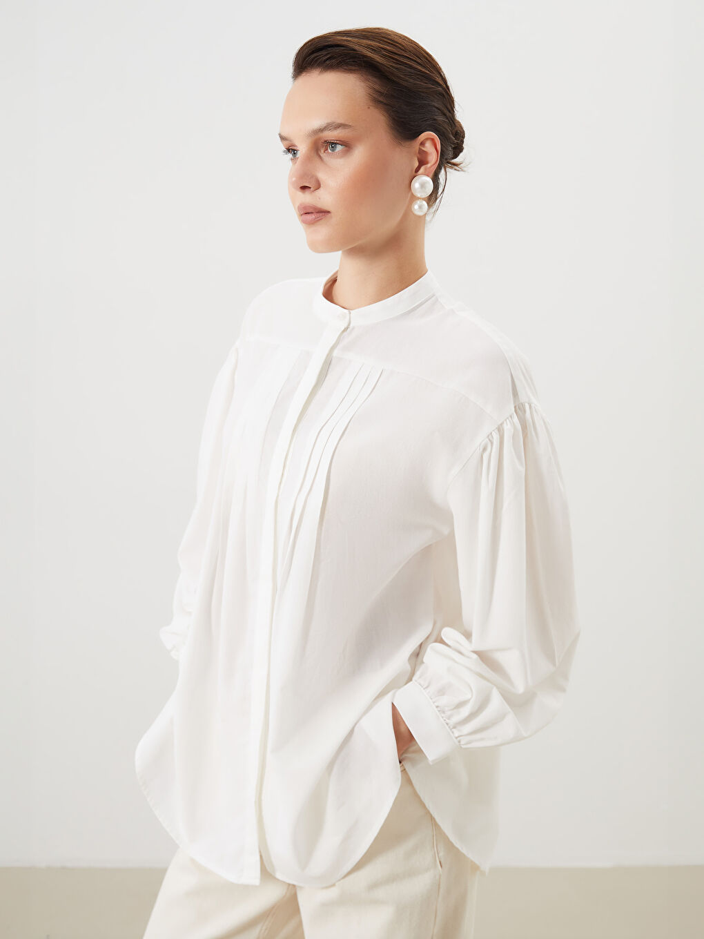 Ekru Hakim Yaka Pileli Kadın Gömlek Tunik