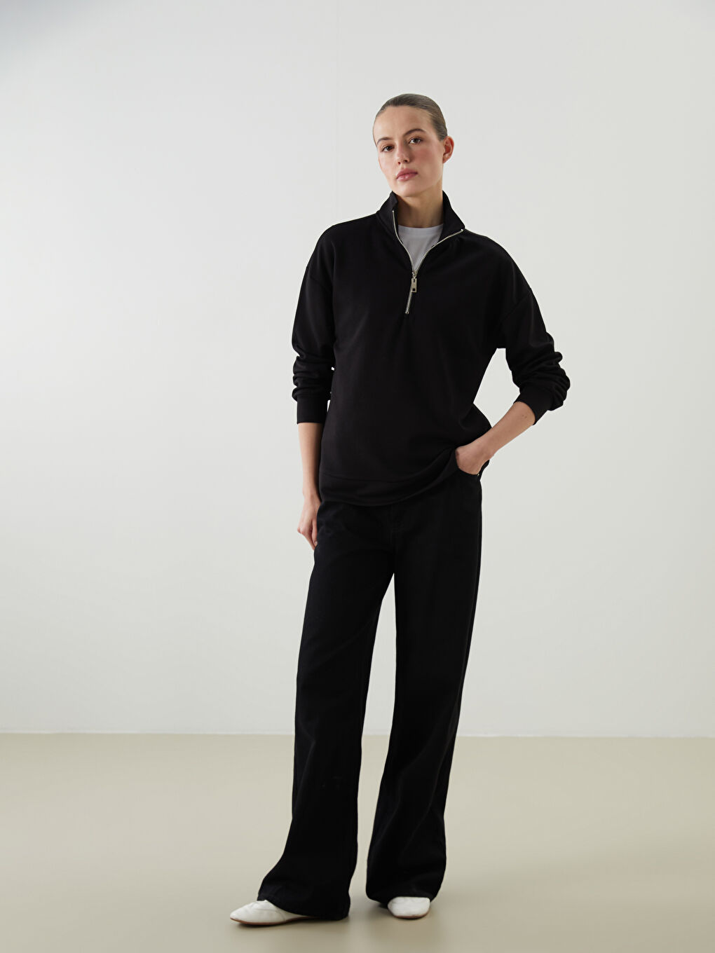 LCW Comfort Siyah Dik Yaka Kadın Sweatshirt - 1