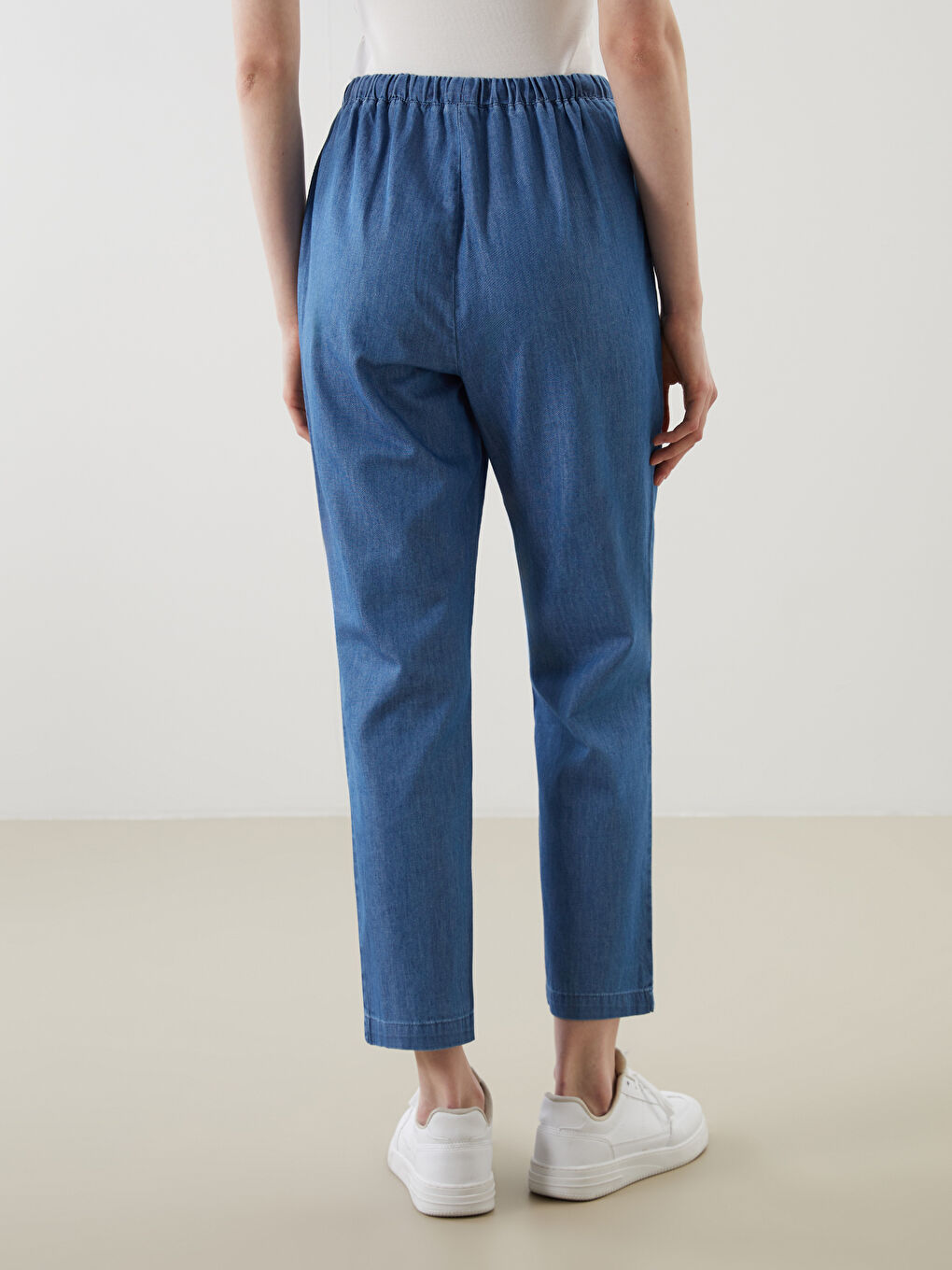 LCWAIKIKI Classic Indigo Beli Lastikli Wideleg Kadın Jean Pantolon - 3