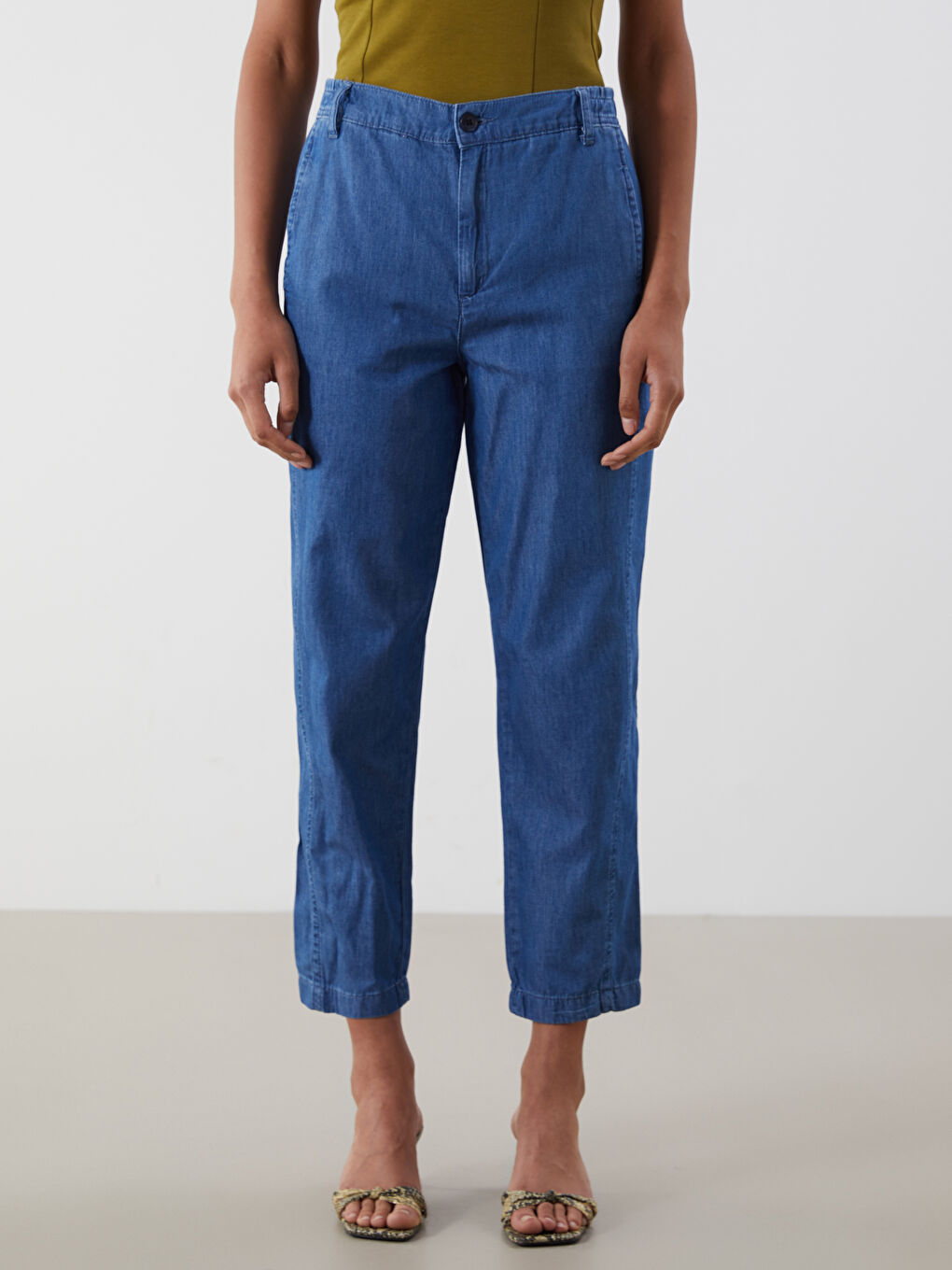 LCWAIKIKI Classic Mavi Beli Lastikli Slouchy Fit Kadın Jean Pantolon - 1