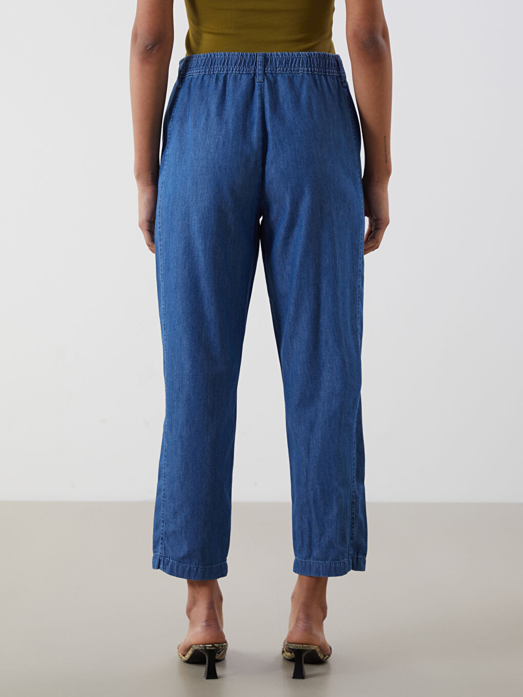 LCWAIKIKI Classic Mavi Beli Lastikli Slouchy Fit Kadın Jean Pantolon - 3
