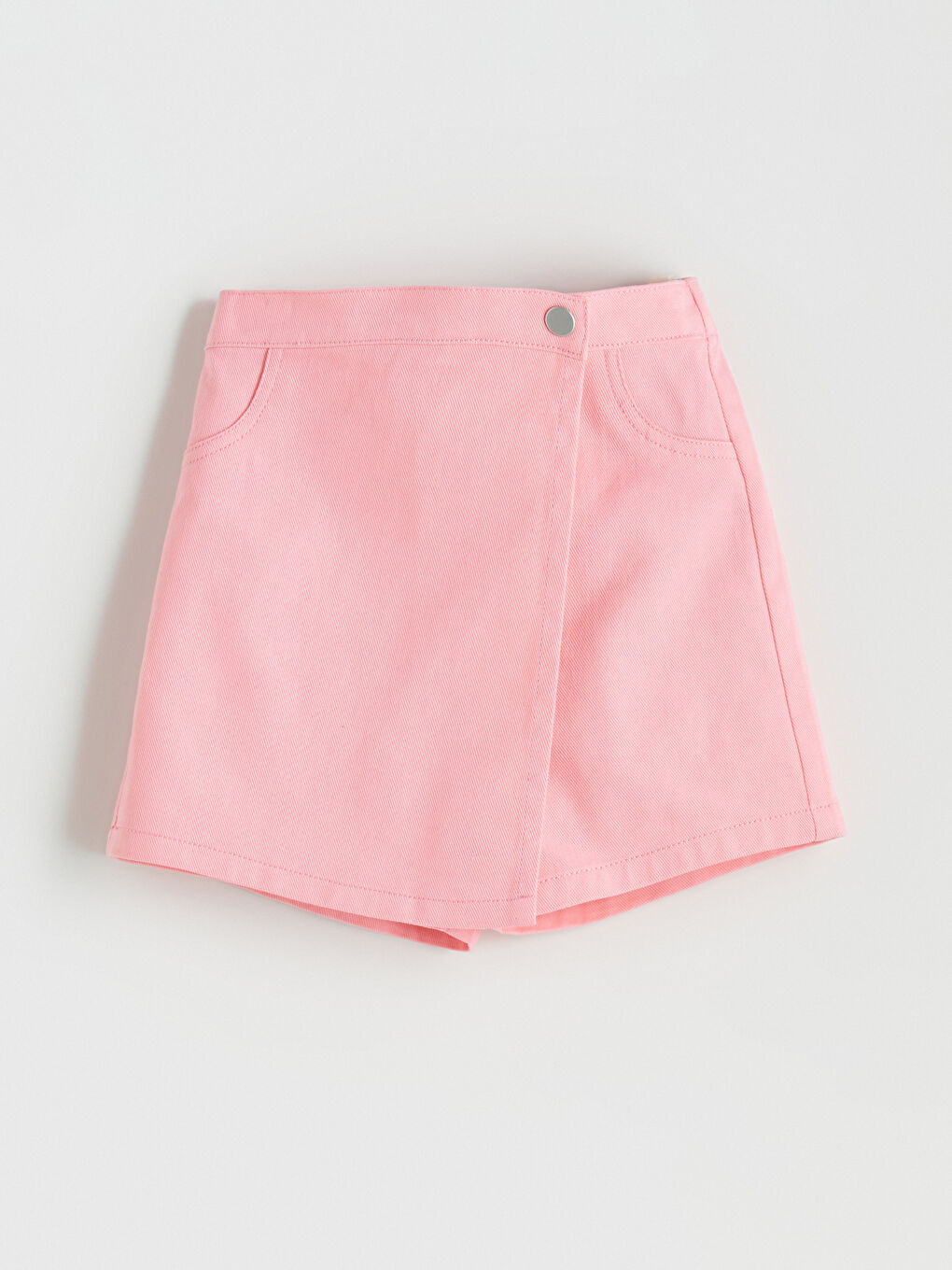 سْكِيرْت قْصِيرَة دْ دْرِيَّة صْغِيرَة بْ خَصْر مْطَاطِي