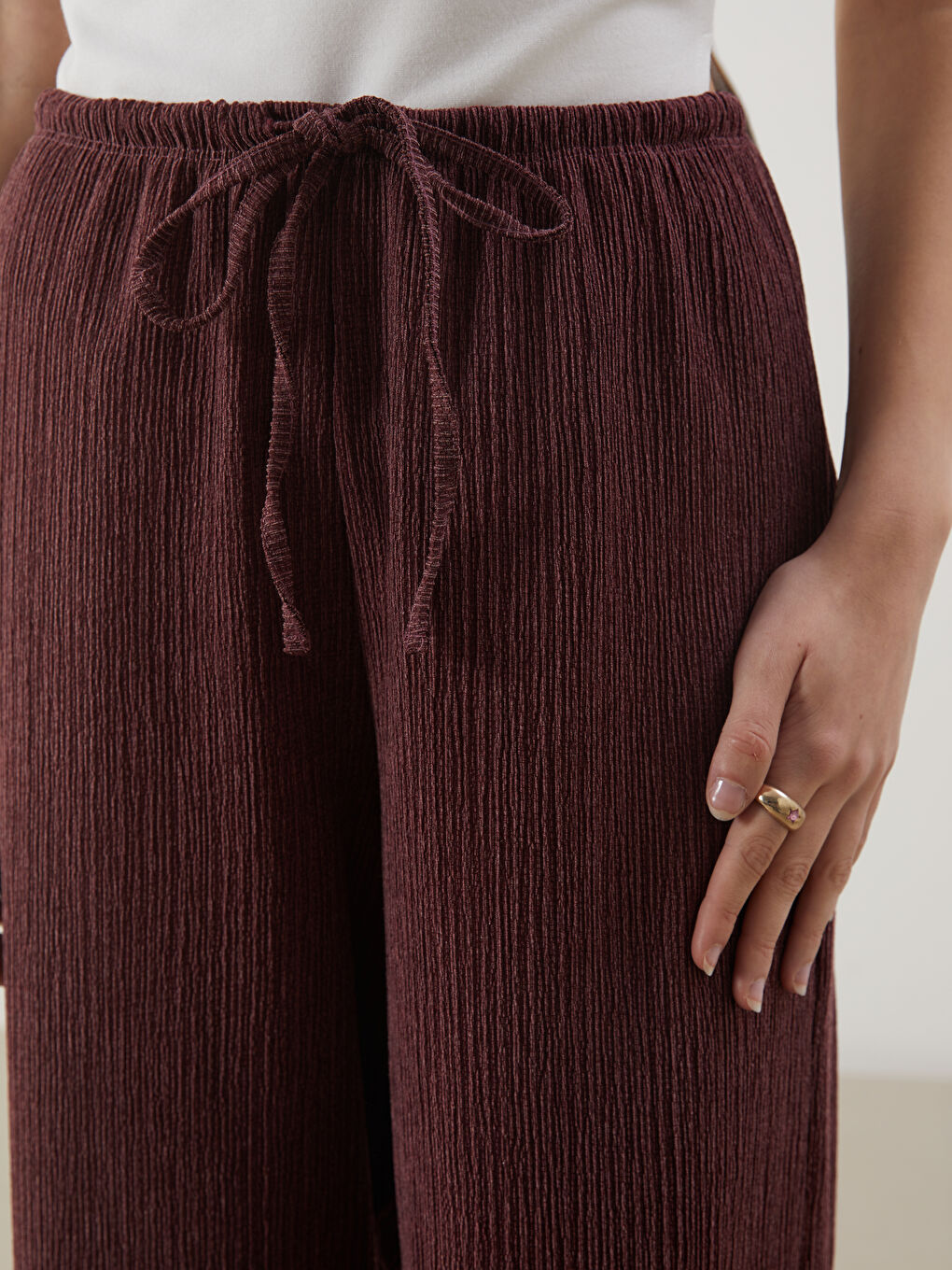 Bordo Beli Lastikli Dokulu Kadın Pantolon-2