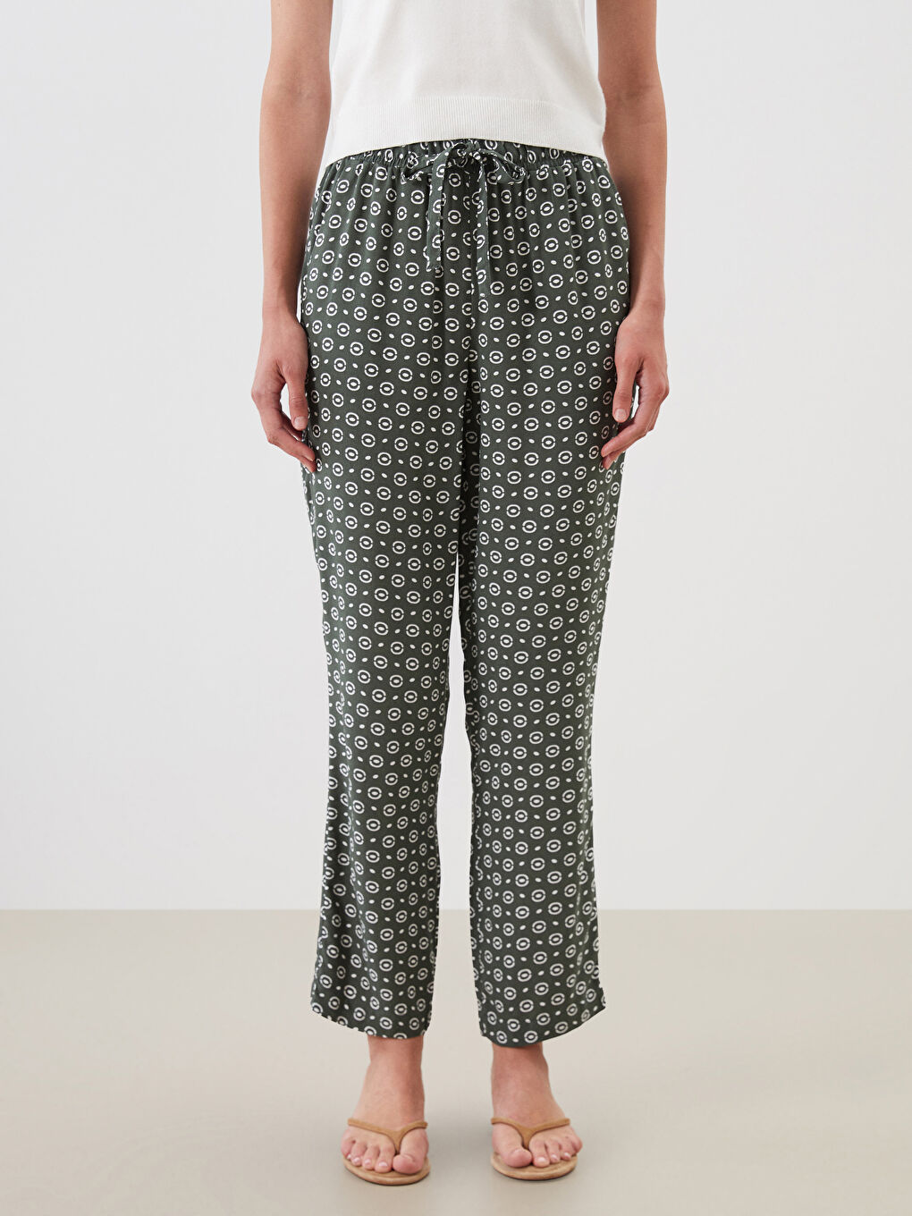 LCW Comfort Elastic Waist Carrot Fit Women's Trousers -S5OA08Z8-LRF