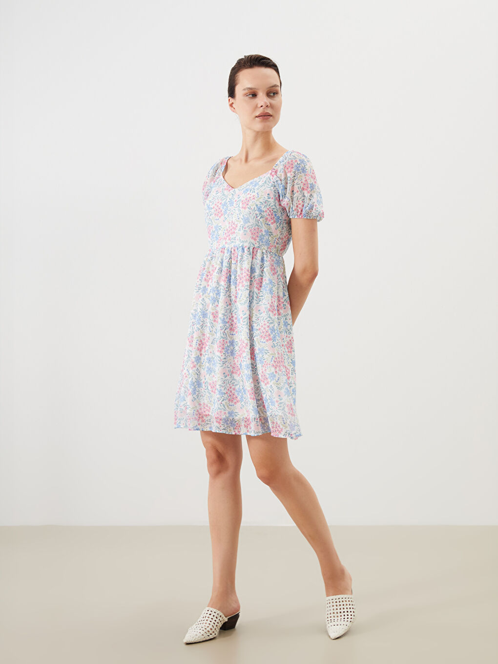 Mavi Kalp Yaka Çiçekli Balon Kollu Elbise