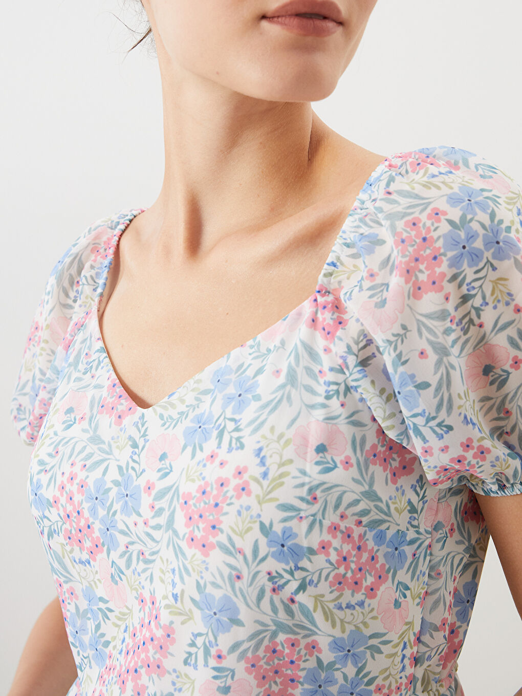 Mavi Kalp Yaka Çiçekli Balon Kollu Elbise-1